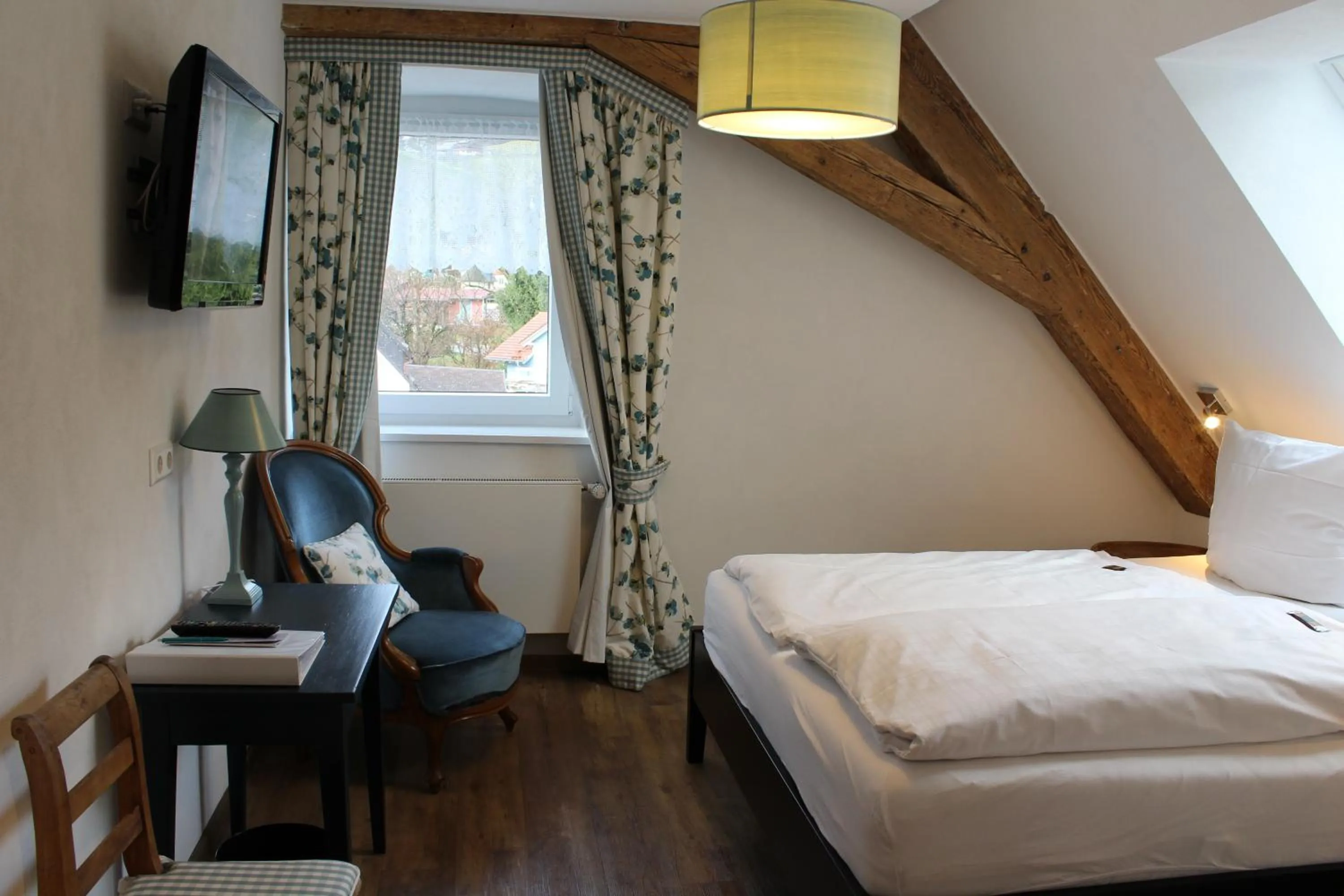 Photo of the whole room, Bed in Goldener Adler Oberried - Hotel & Appartements
