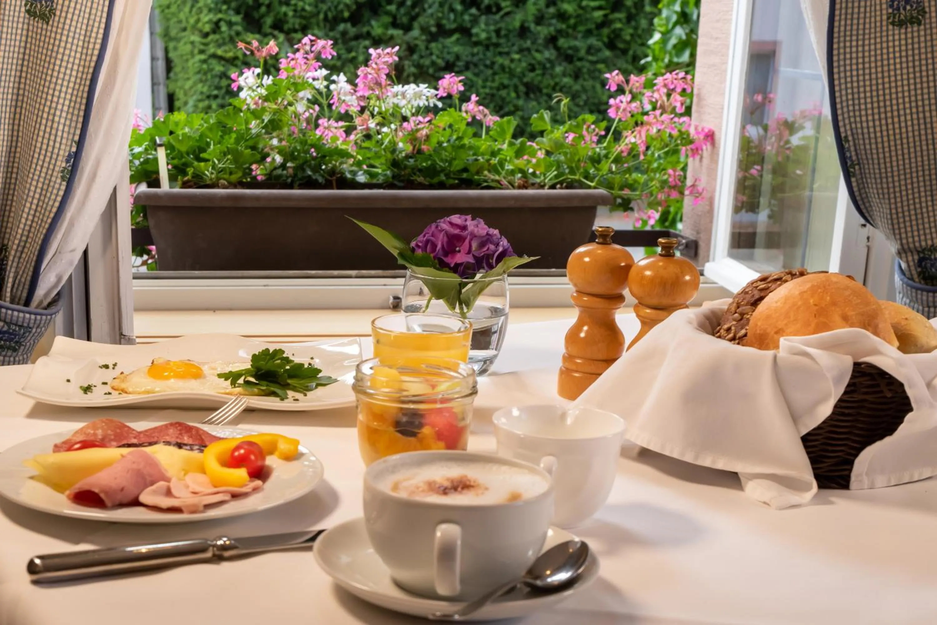 Breakfast in Goldener Adler Oberried - Hotel & Appartements