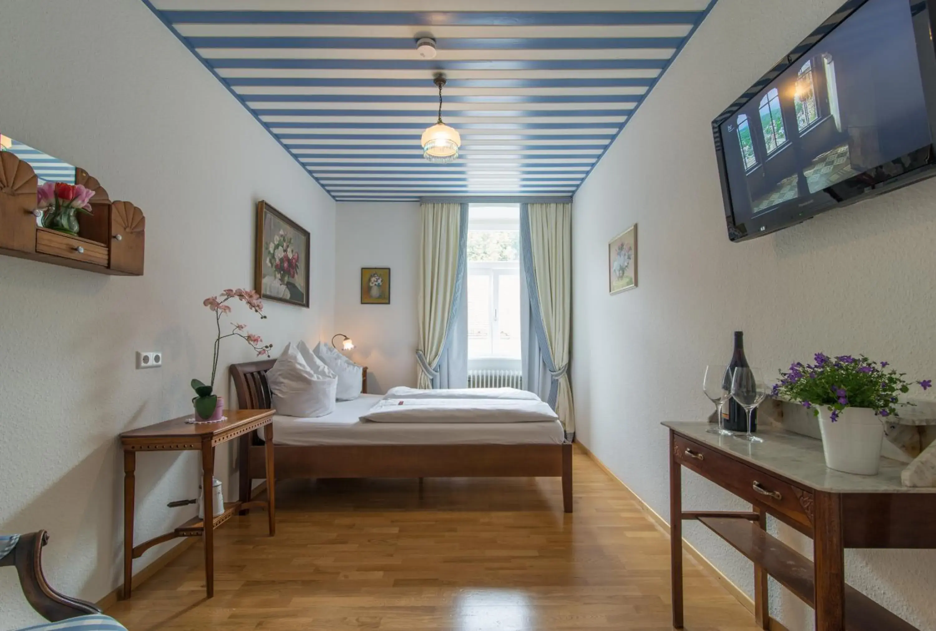 Classic Room B with small double bed - single occupancy in Goldener Adler Oberried - Hotel & Appartements Classic Room B with small double bed - single occupancy in Goldener Adler Oberried - Hotel & Appartements