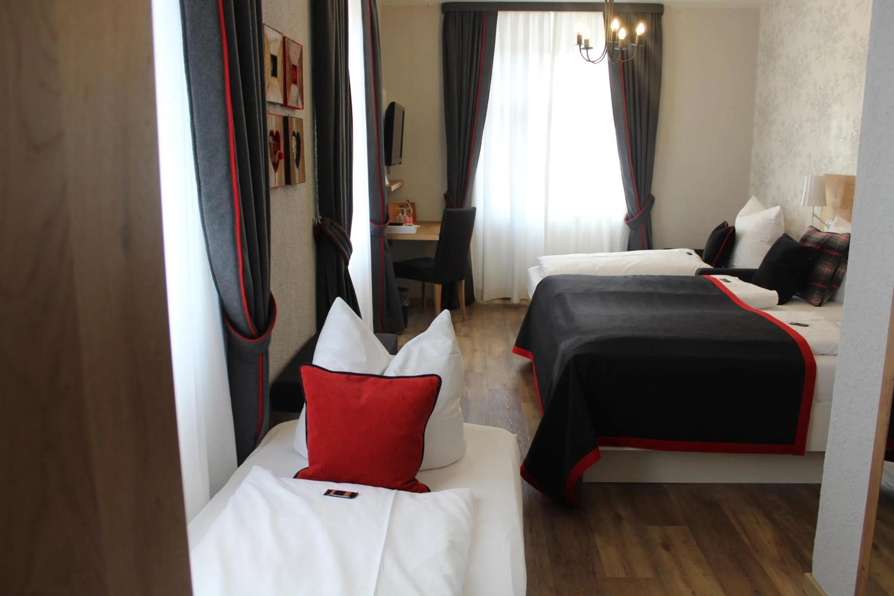 Bed in Goldener Adler Oberried - Hotel & Appartements
