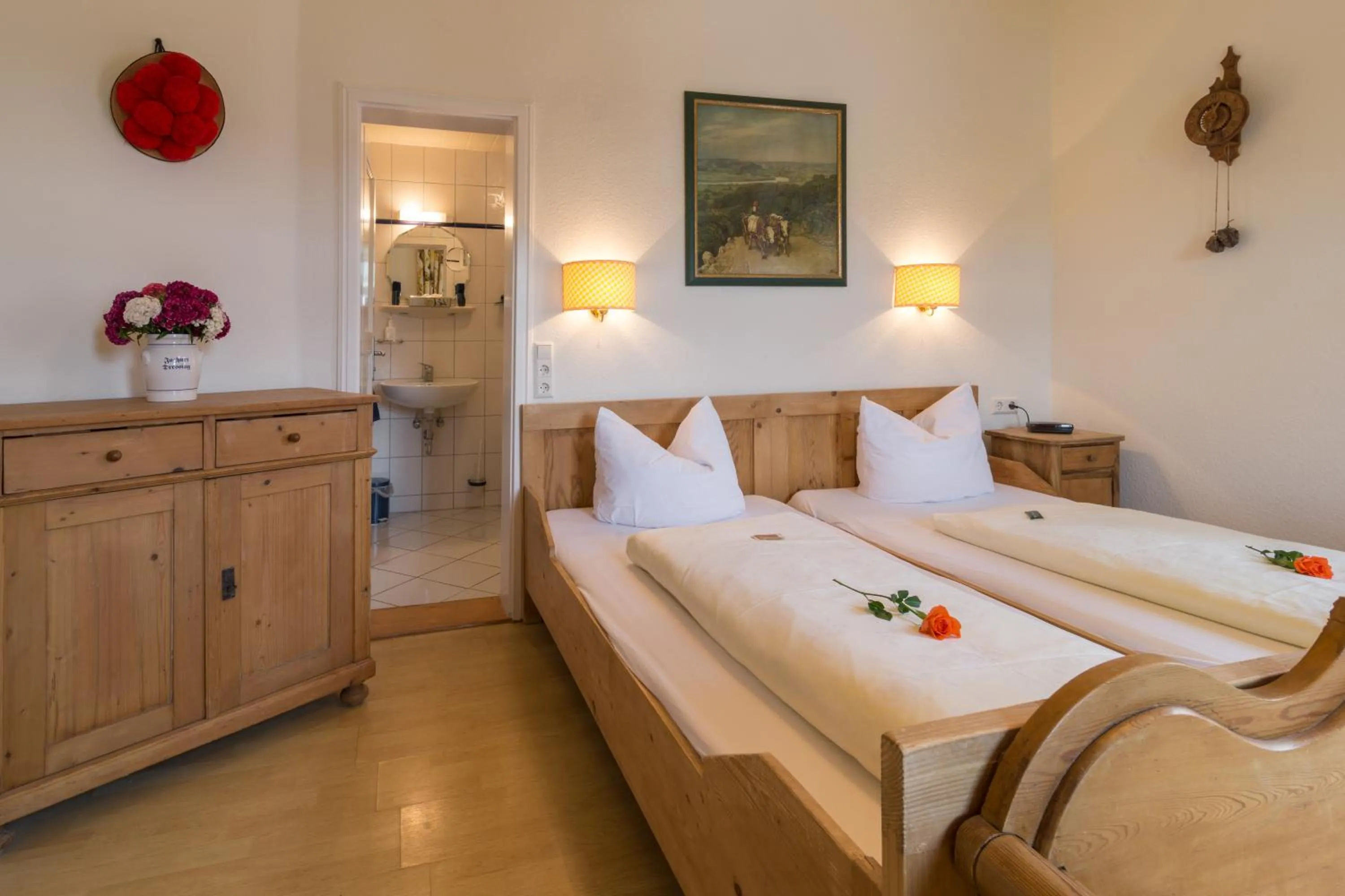 Photo of the whole room, Bed in Goldener Adler Oberried - Hotel & Appartements