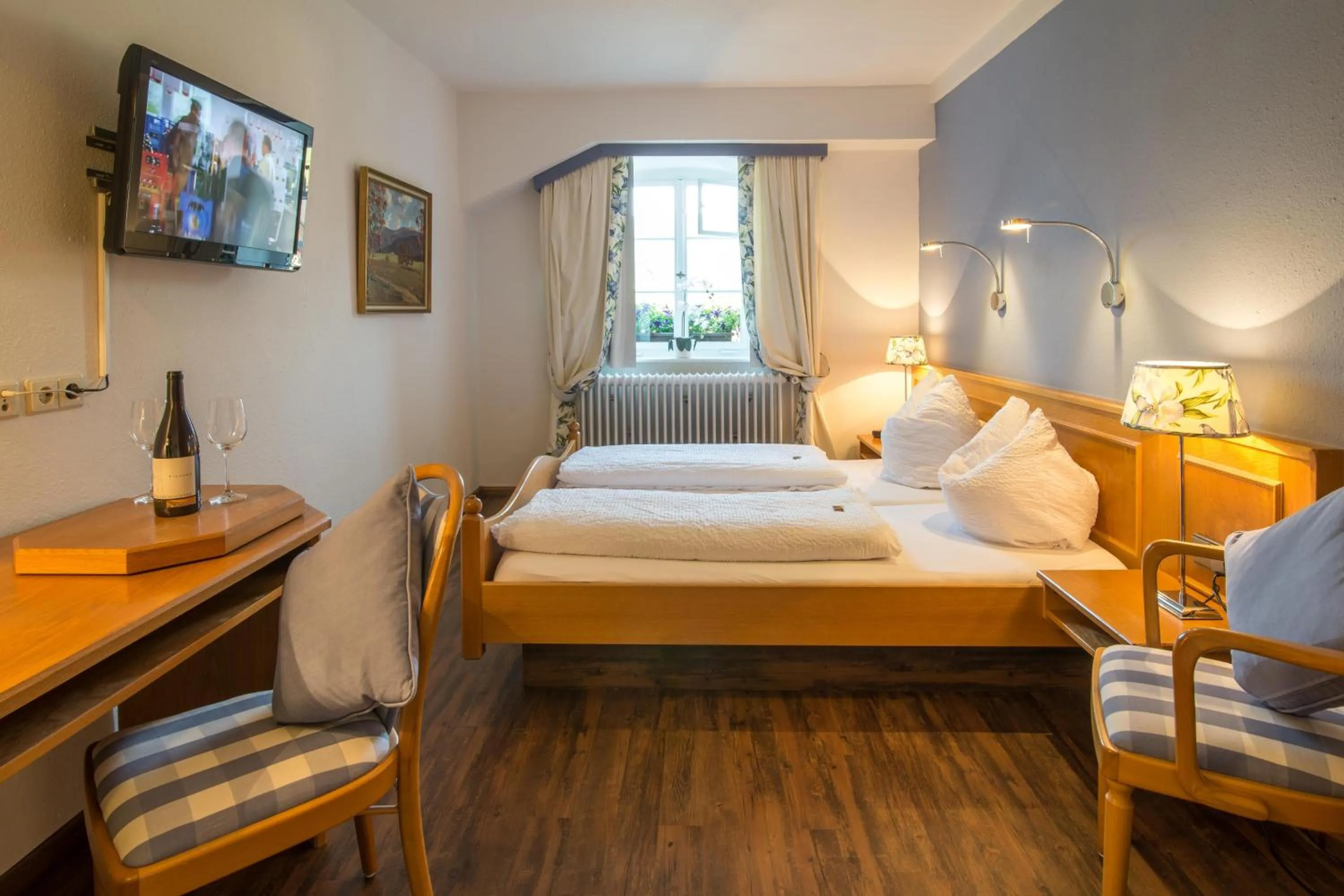 Bed in Goldener Adler Oberried - Hotel & Appartements