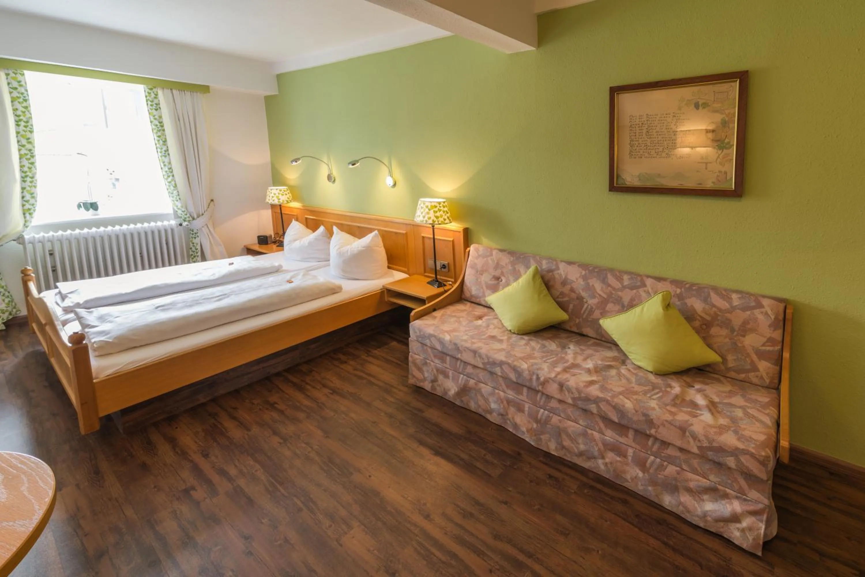 Day, Bed in Goldener Adler Oberried - Hotel & Appartements