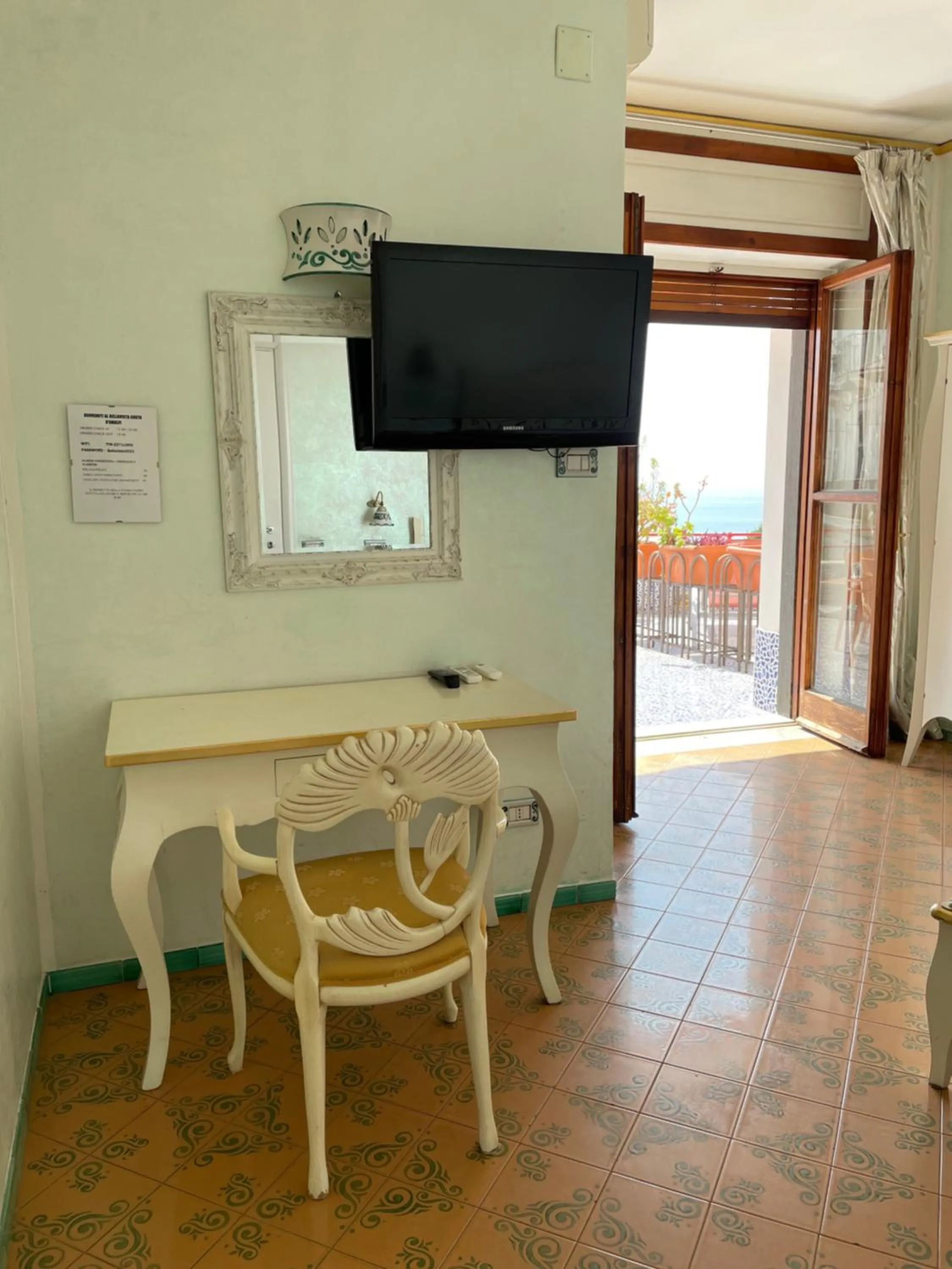 Photo of the whole room in Bellavista Costa d'Amalfi