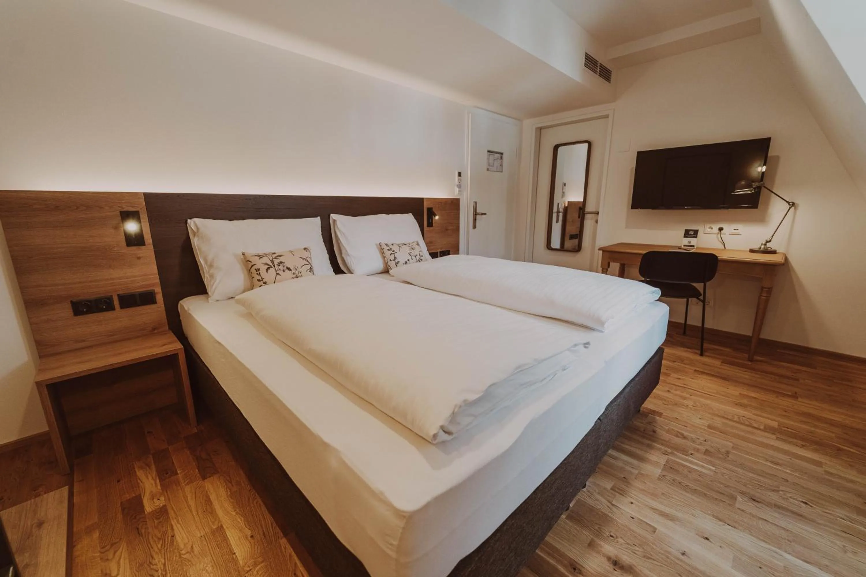 Photo of the whole room, Bed in Burghotel Schlaining