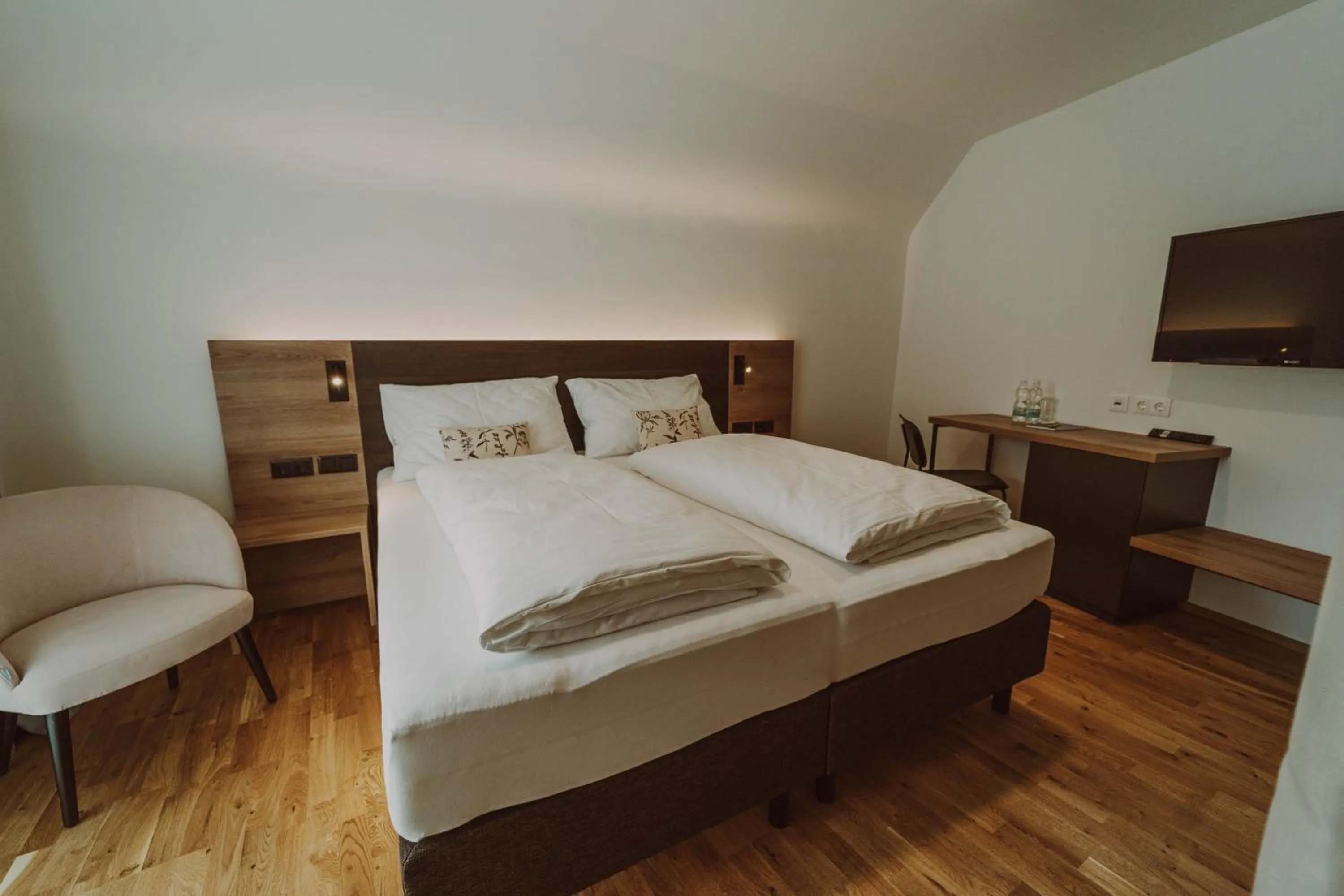 Photo of the whole room, Bed in Burghotel Schlaining