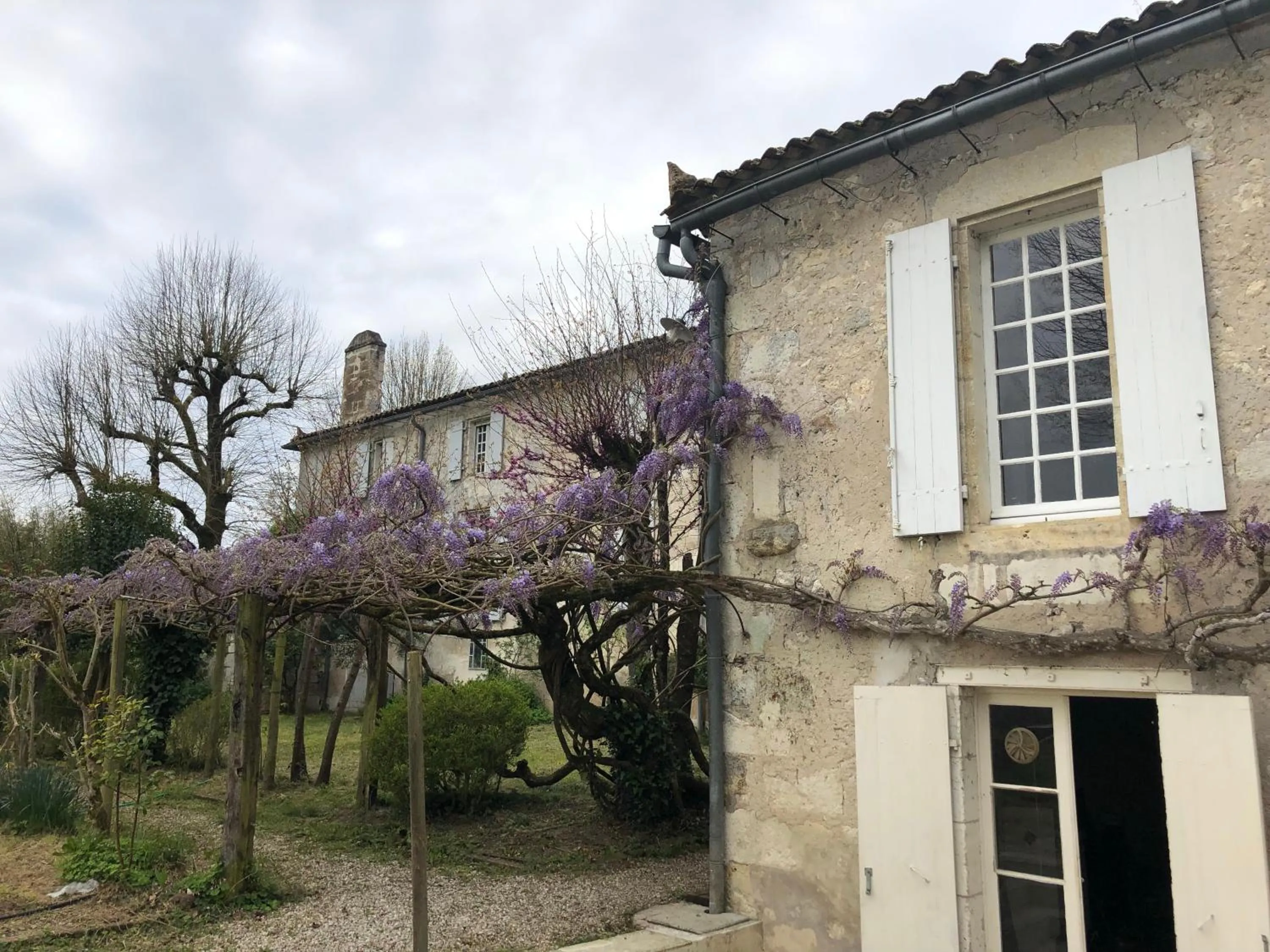 Property building in Château Destinée