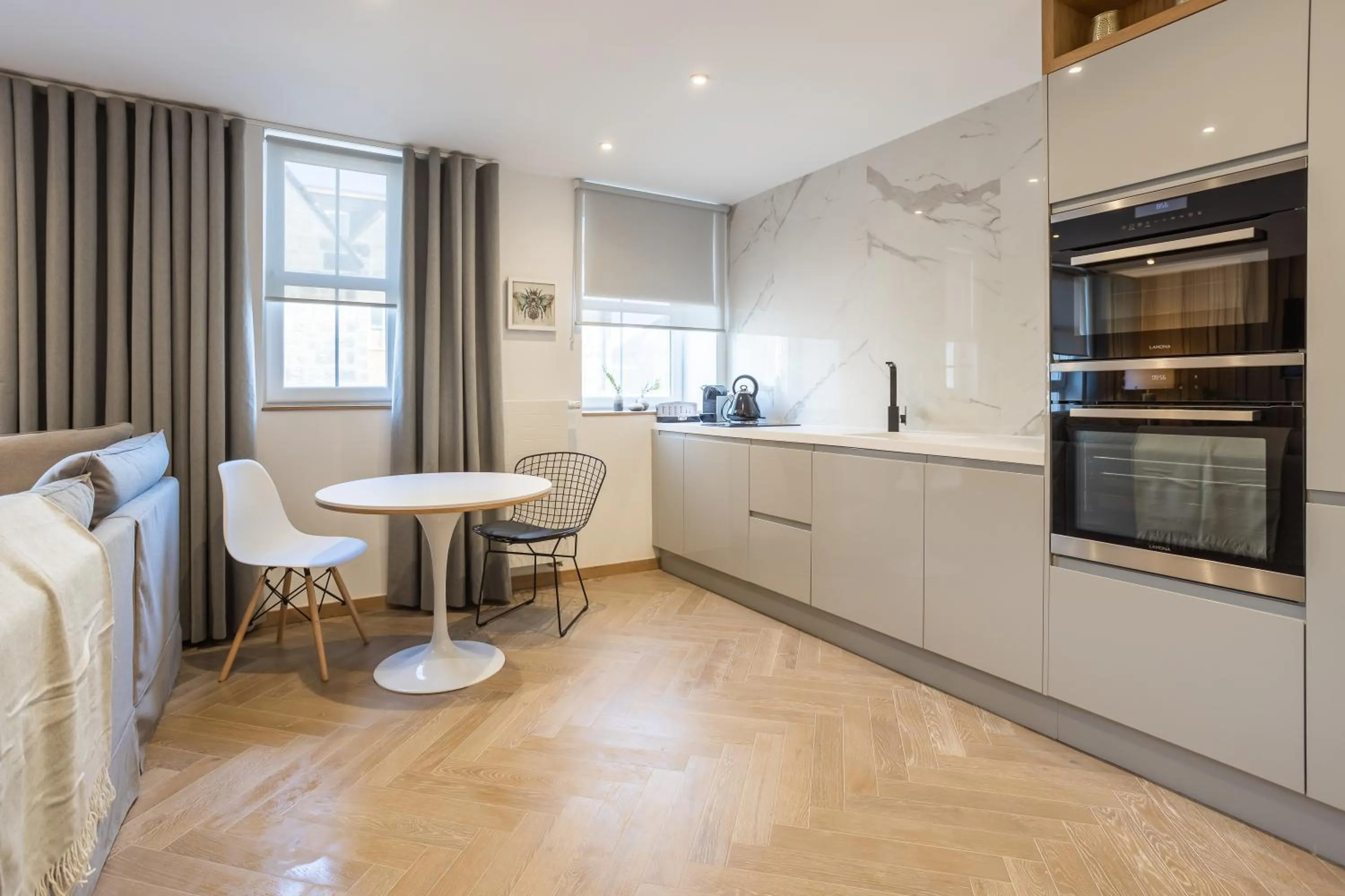 Kitchen or kitchenette in No1 Apartments & Bedrooms St Andrews - St Mary's