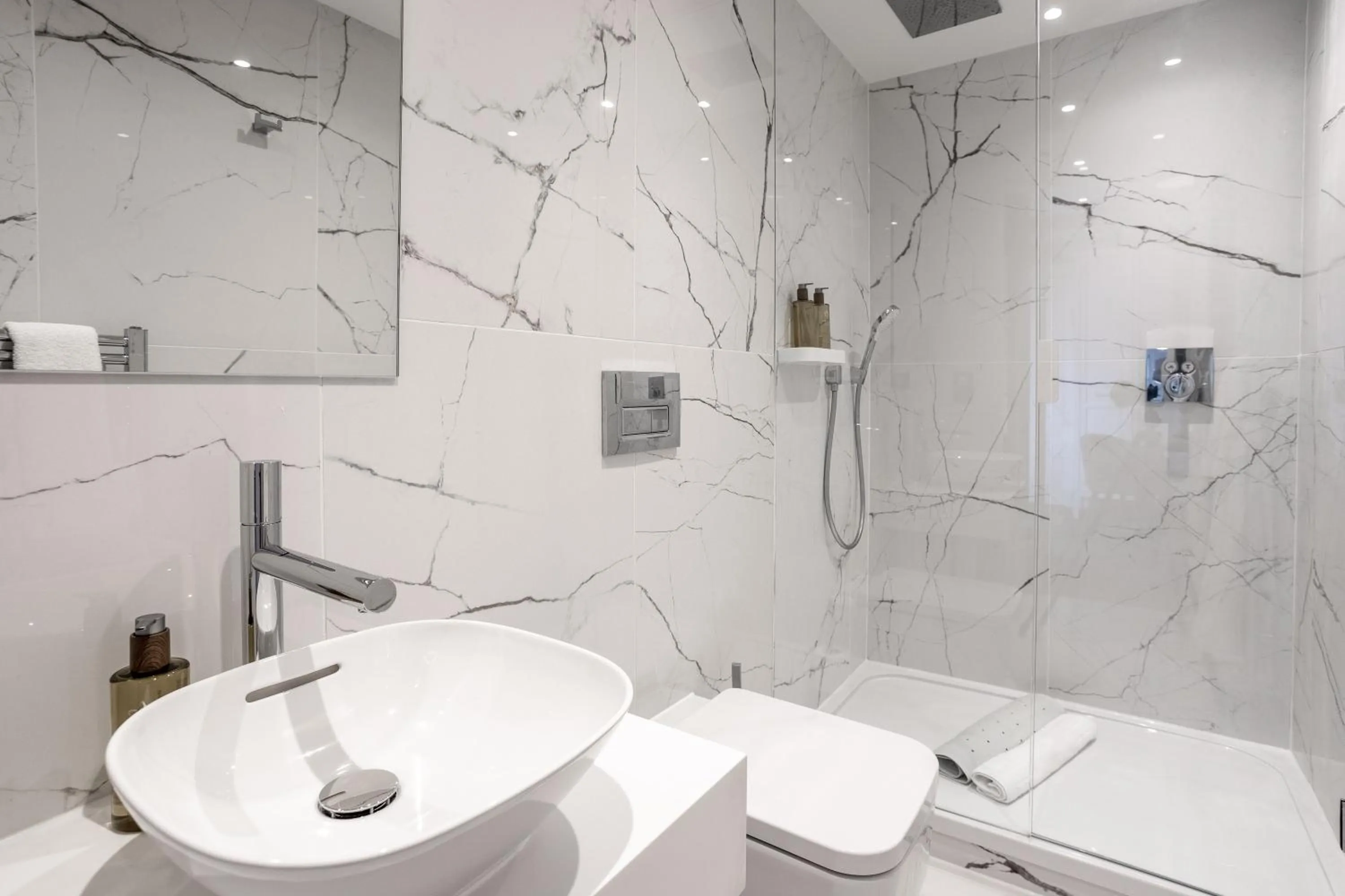 Shower in No1 Apartments & Bedrooms St Andrews - St Mary's