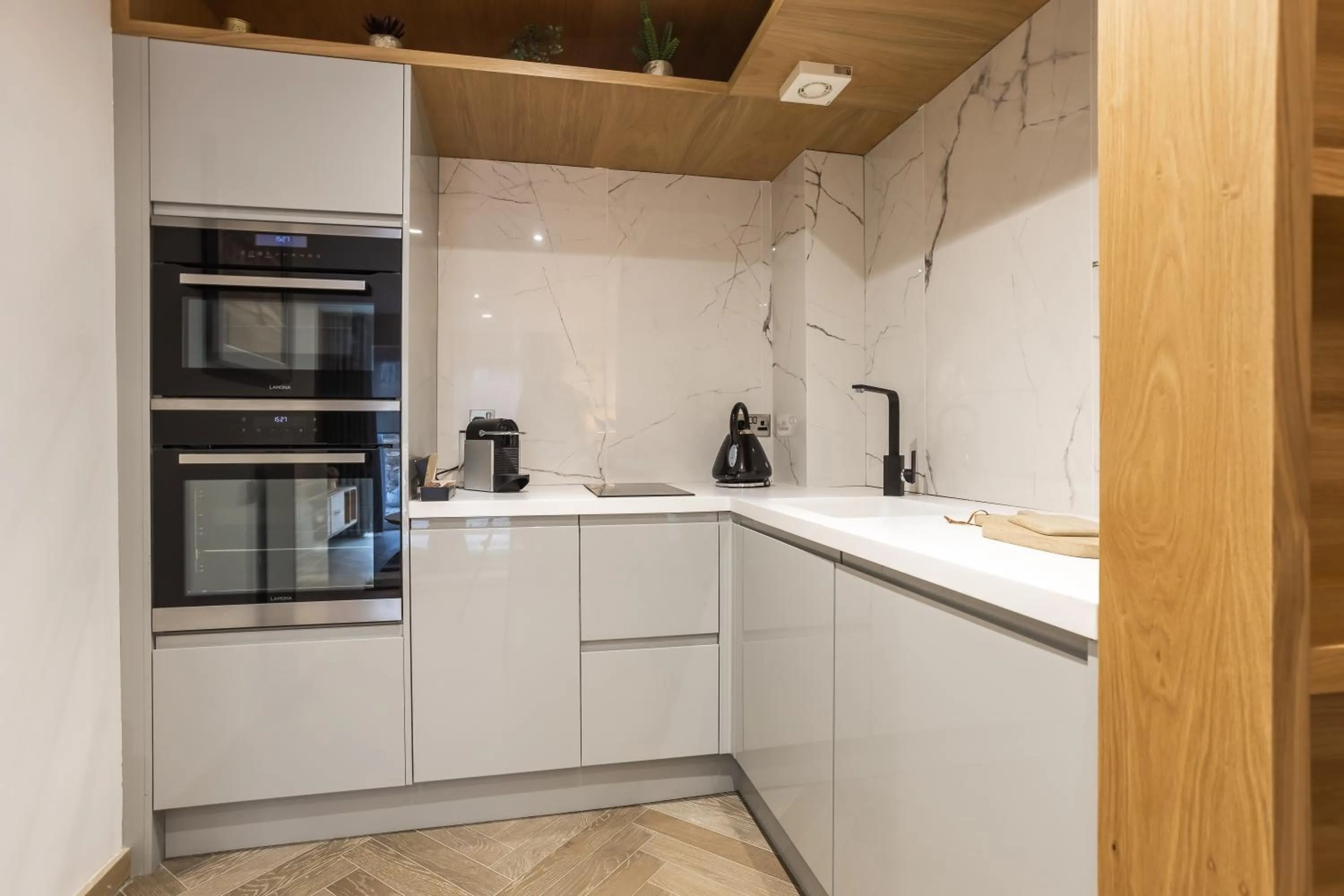 Kitchen or kitchenette in No1 Apartments & Bedrooms St Andrews - St Mary's