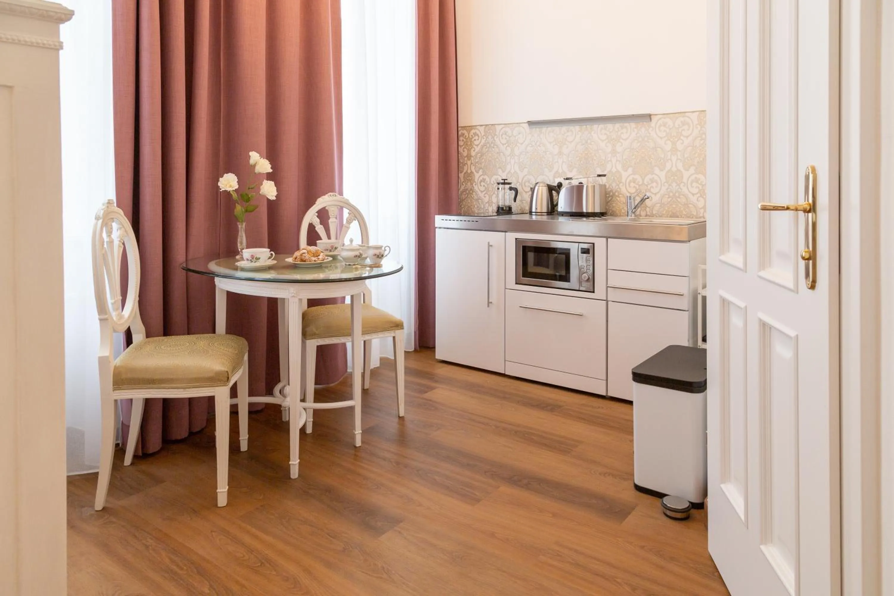 Kitchen or kitchenette in Heritage Boutique Apartments Bad Ischl