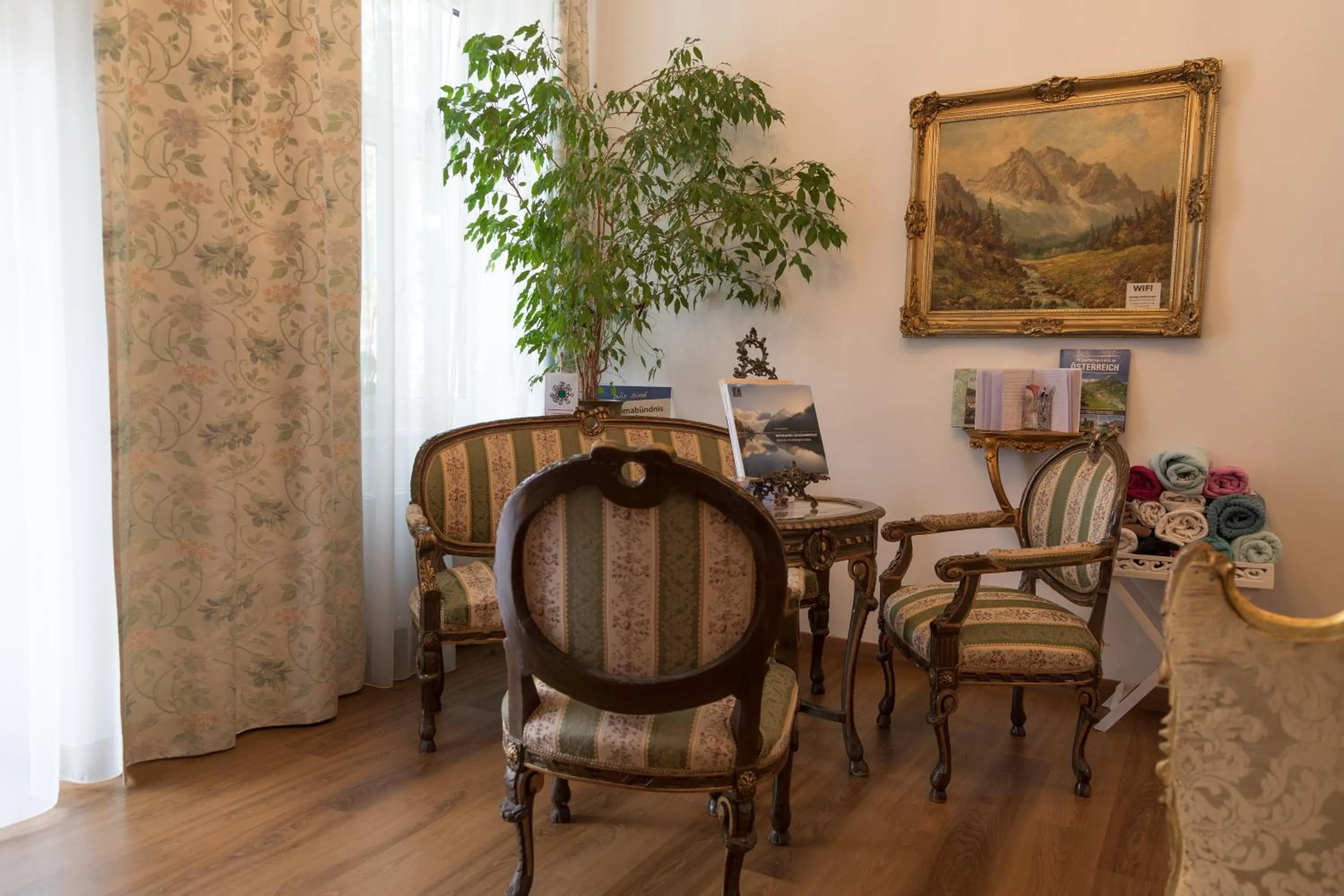 Communal lounge/ TV room in Heritage Boutique Apartments Bad Ischl