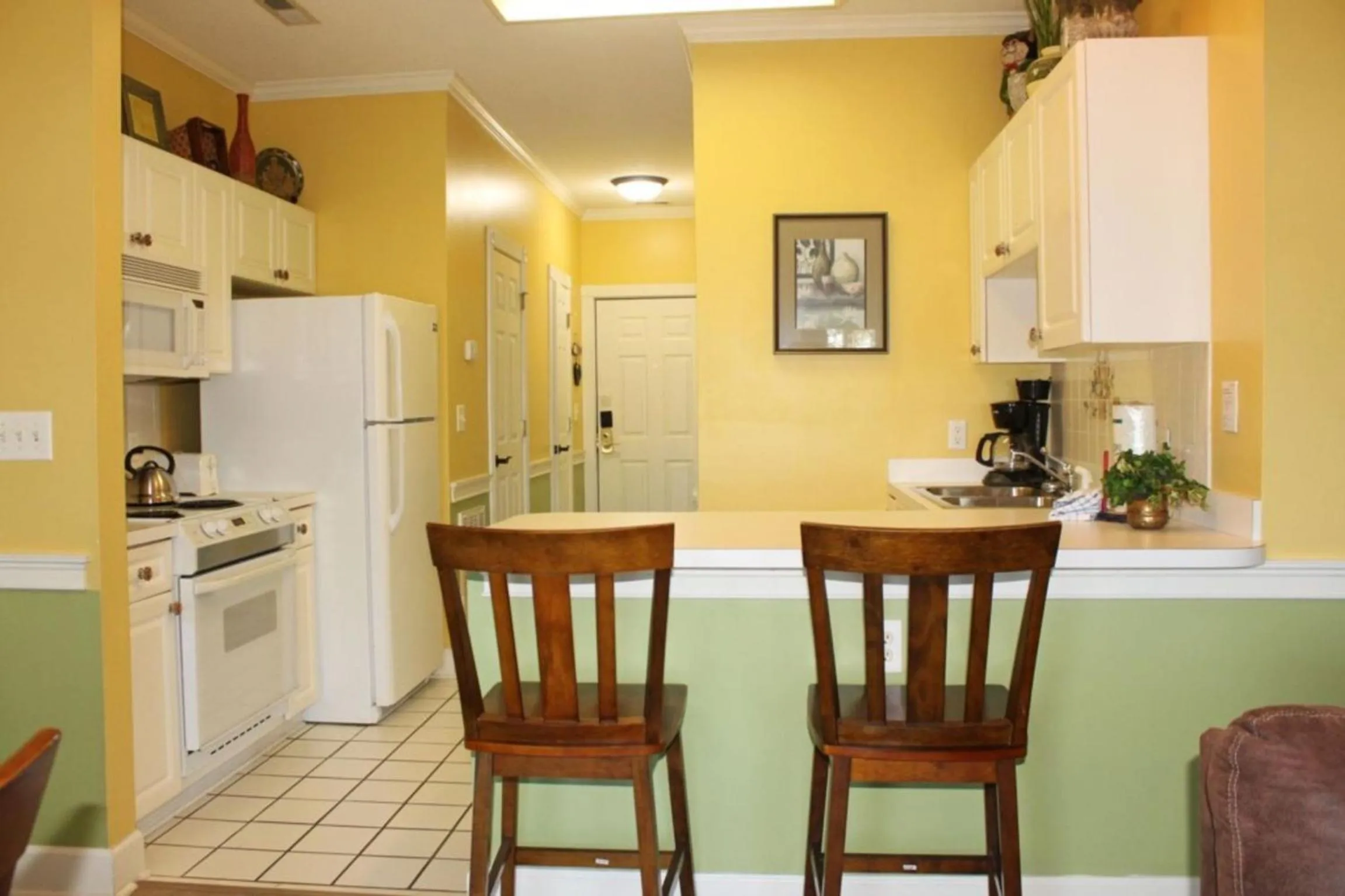 Kitchen or kitchenette in Magnolia Place by Palmetto Vacations