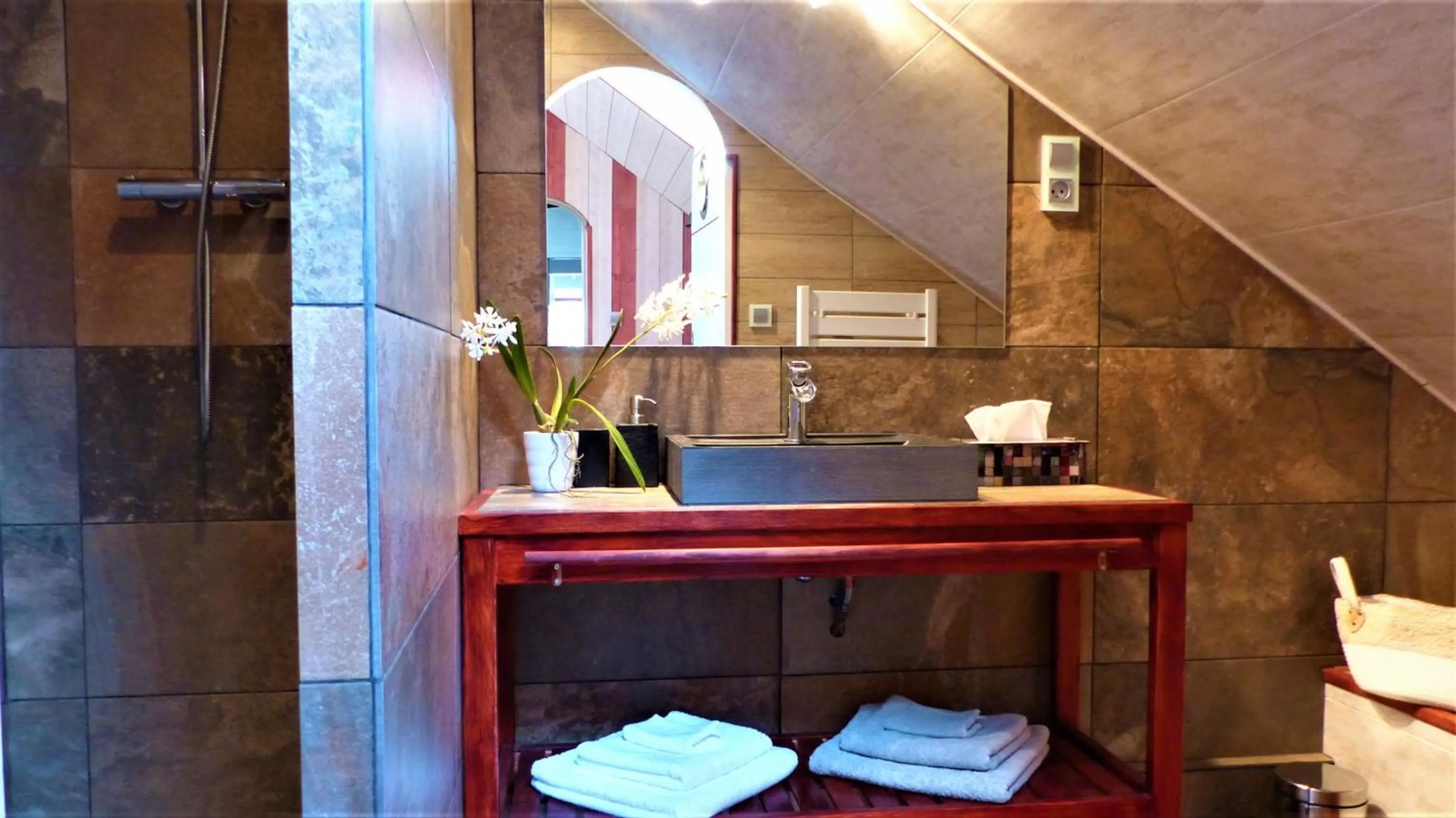 Shower in La Bisquine