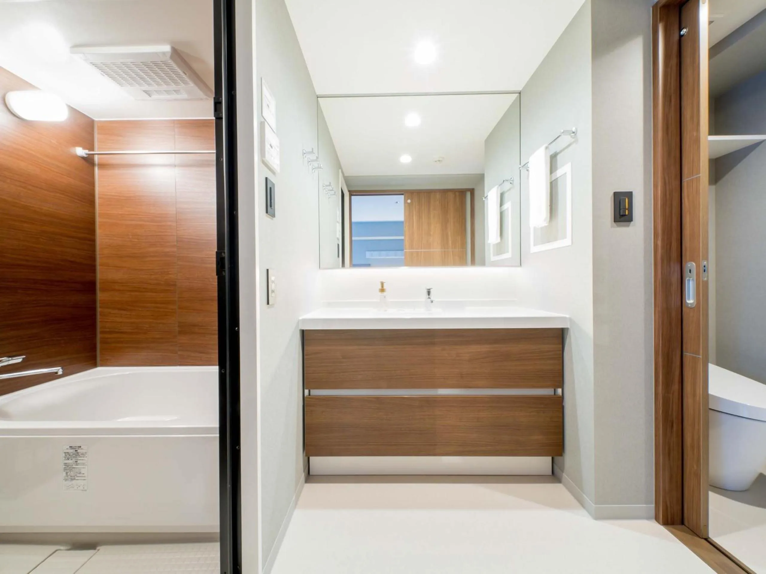 Bathroom, Bed in RESI STAY Hotel Sun Chlorella