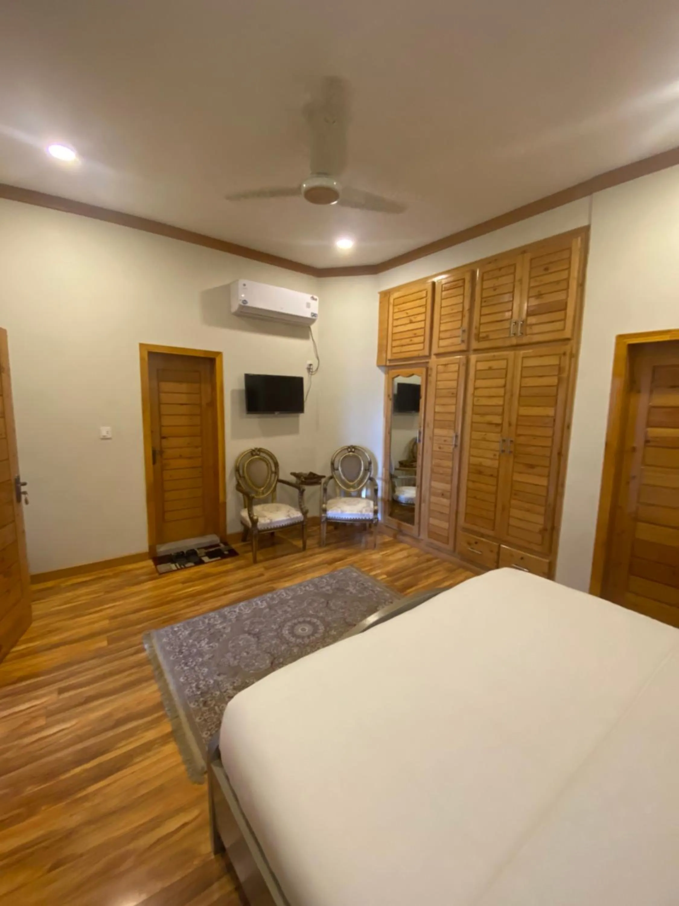 Photo of the whole room, Bed in ISLE OF HIGHLAND TOURS Guest House