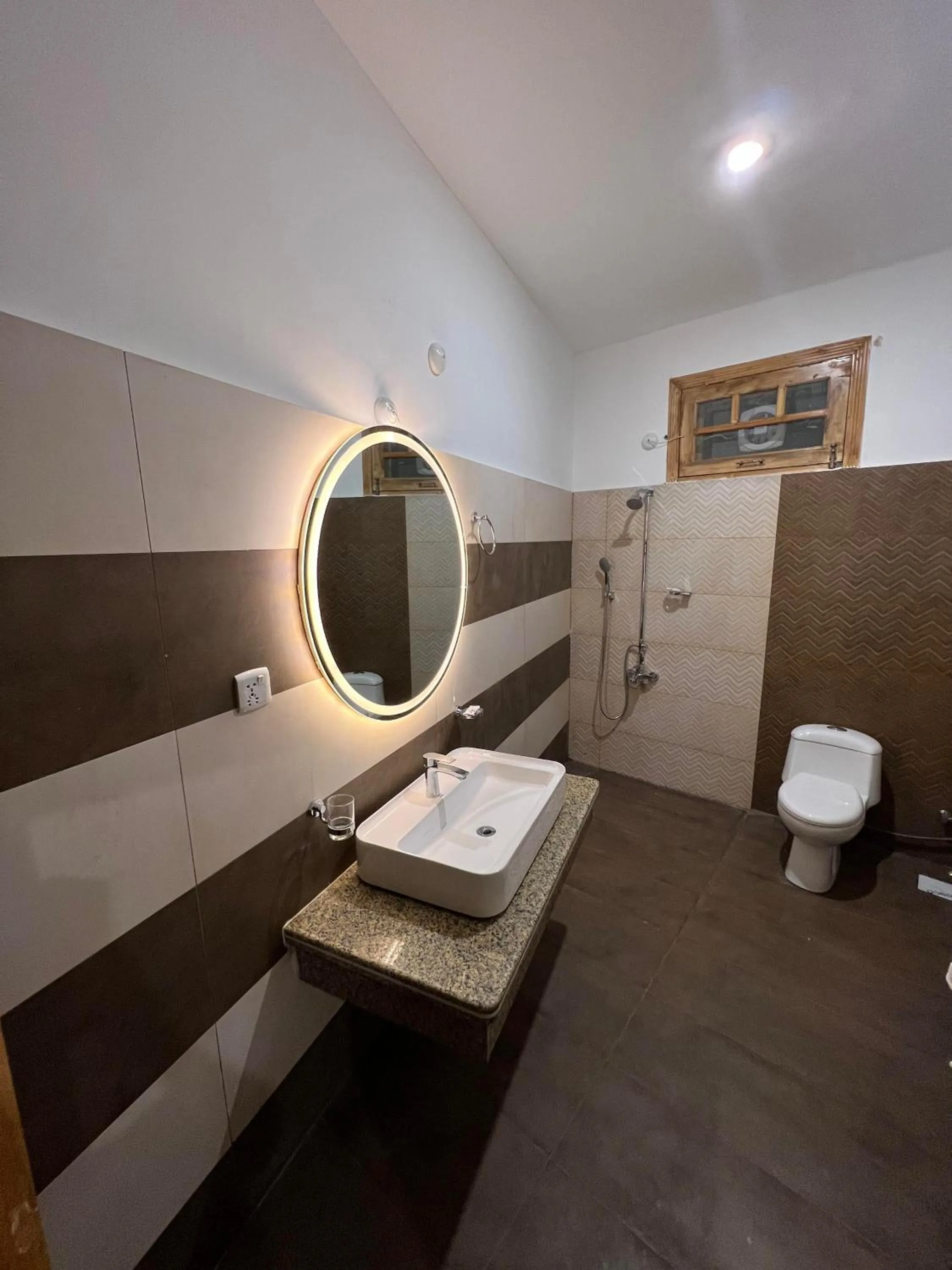 Bathroom in ISLE OF HIGHLAND TOURS Guest House