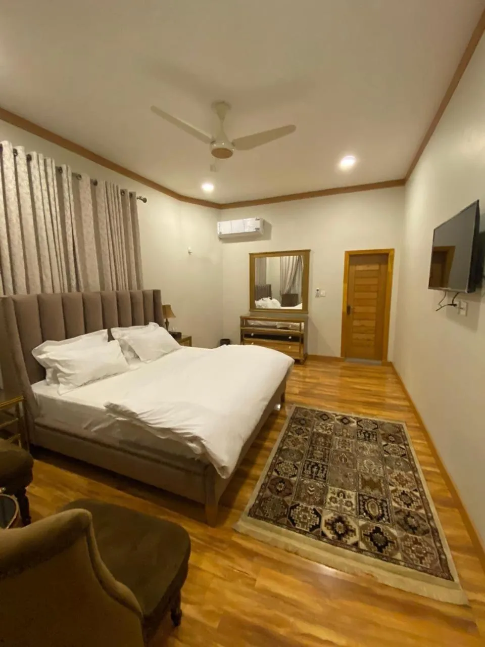 Photo of the whole room, Bed in ISLE OF HIGHLAND TOURS Guest House