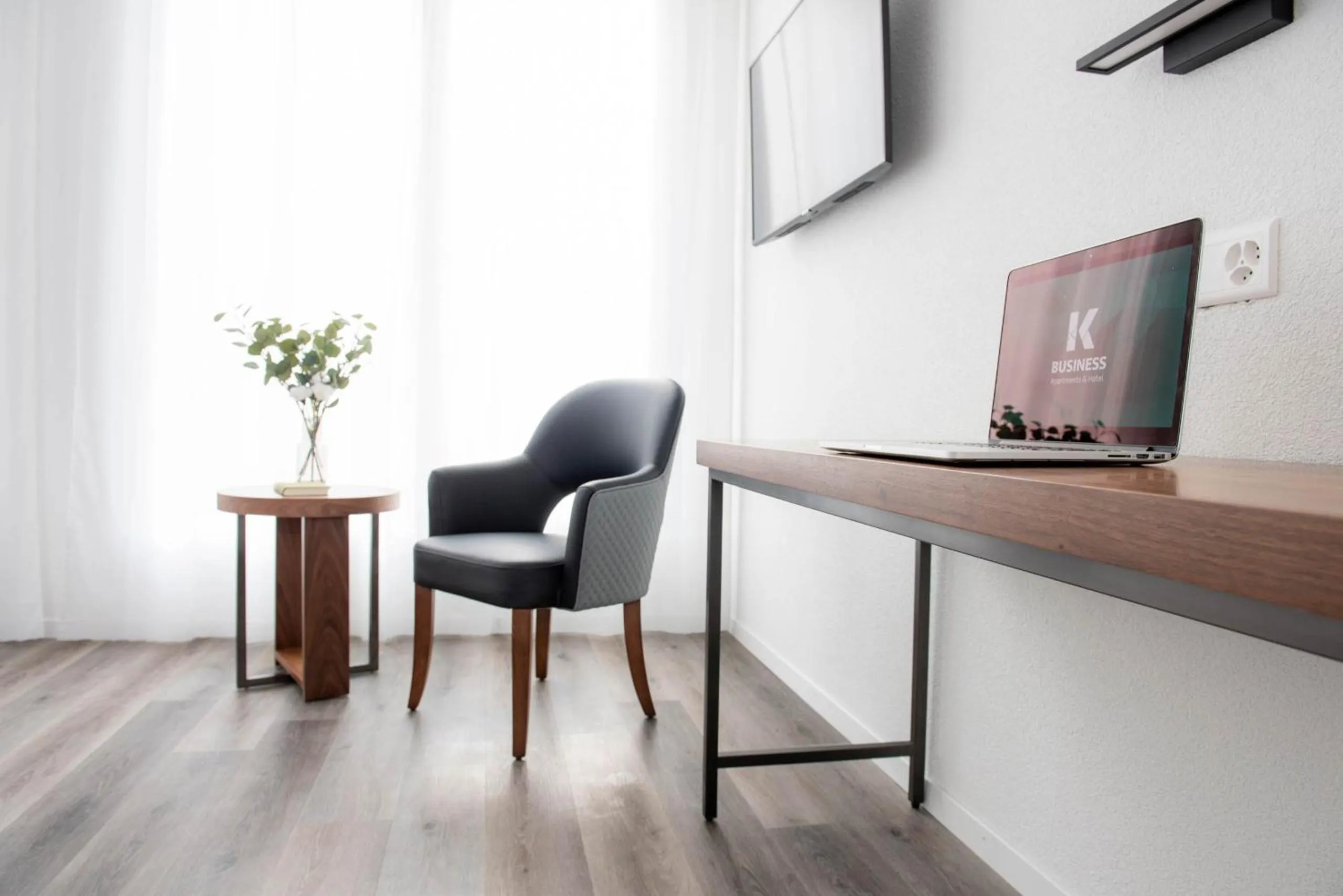 Business facilities in K BUSINESS