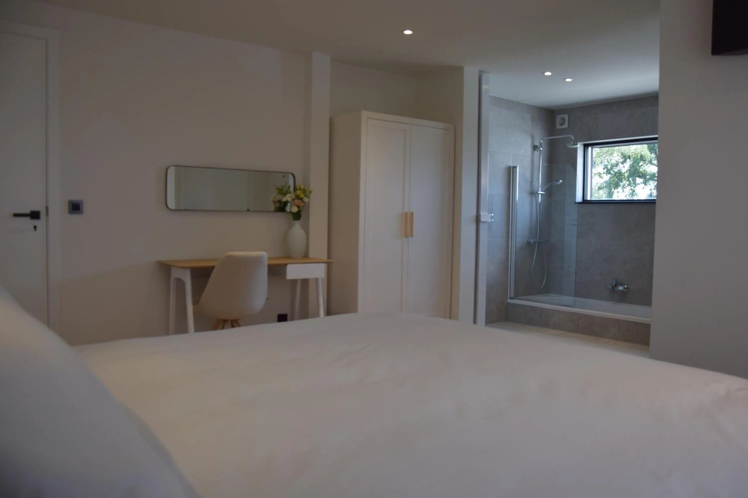 Shower, Bed in B&B Villa Mimosa