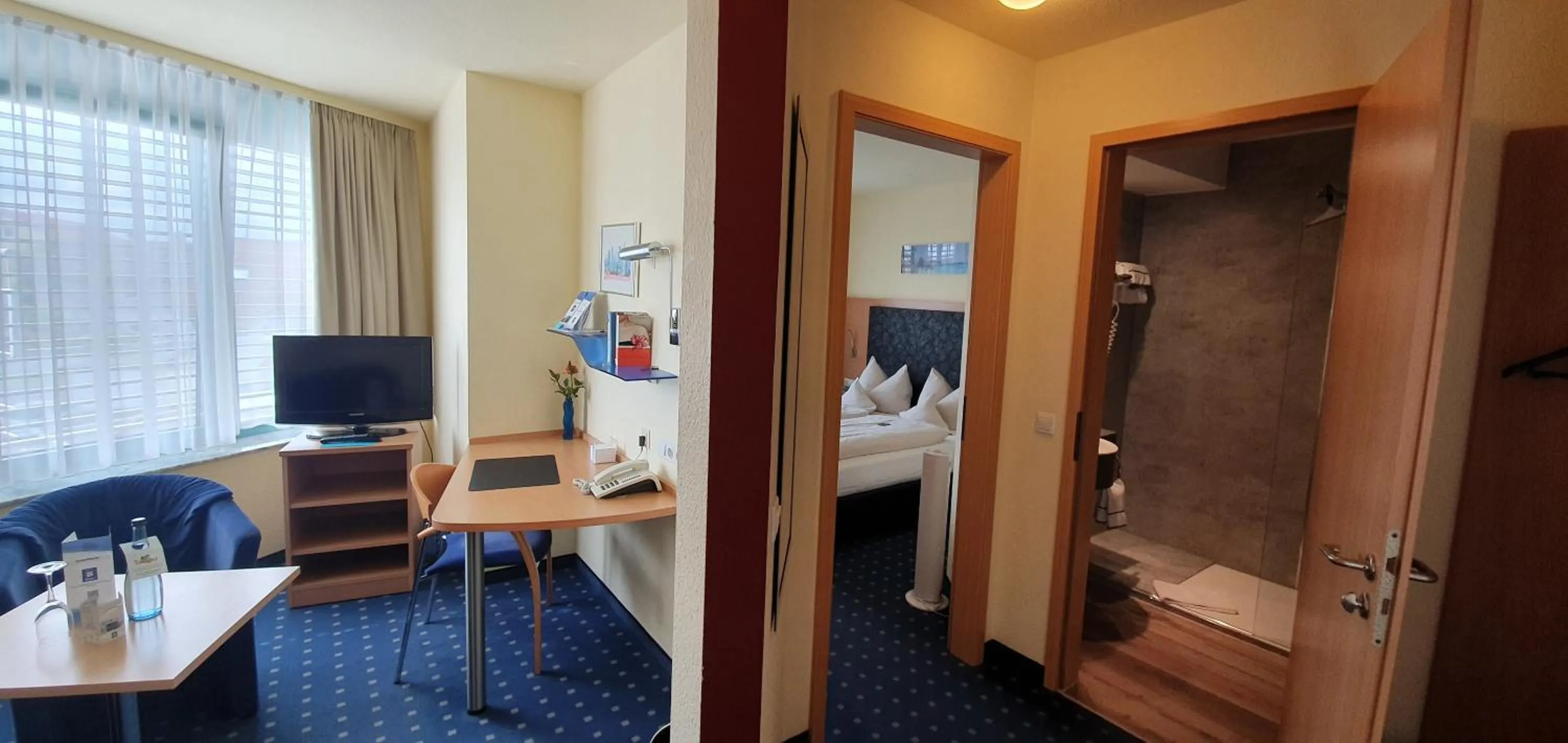 Shower, Bed in Hotel Ifen