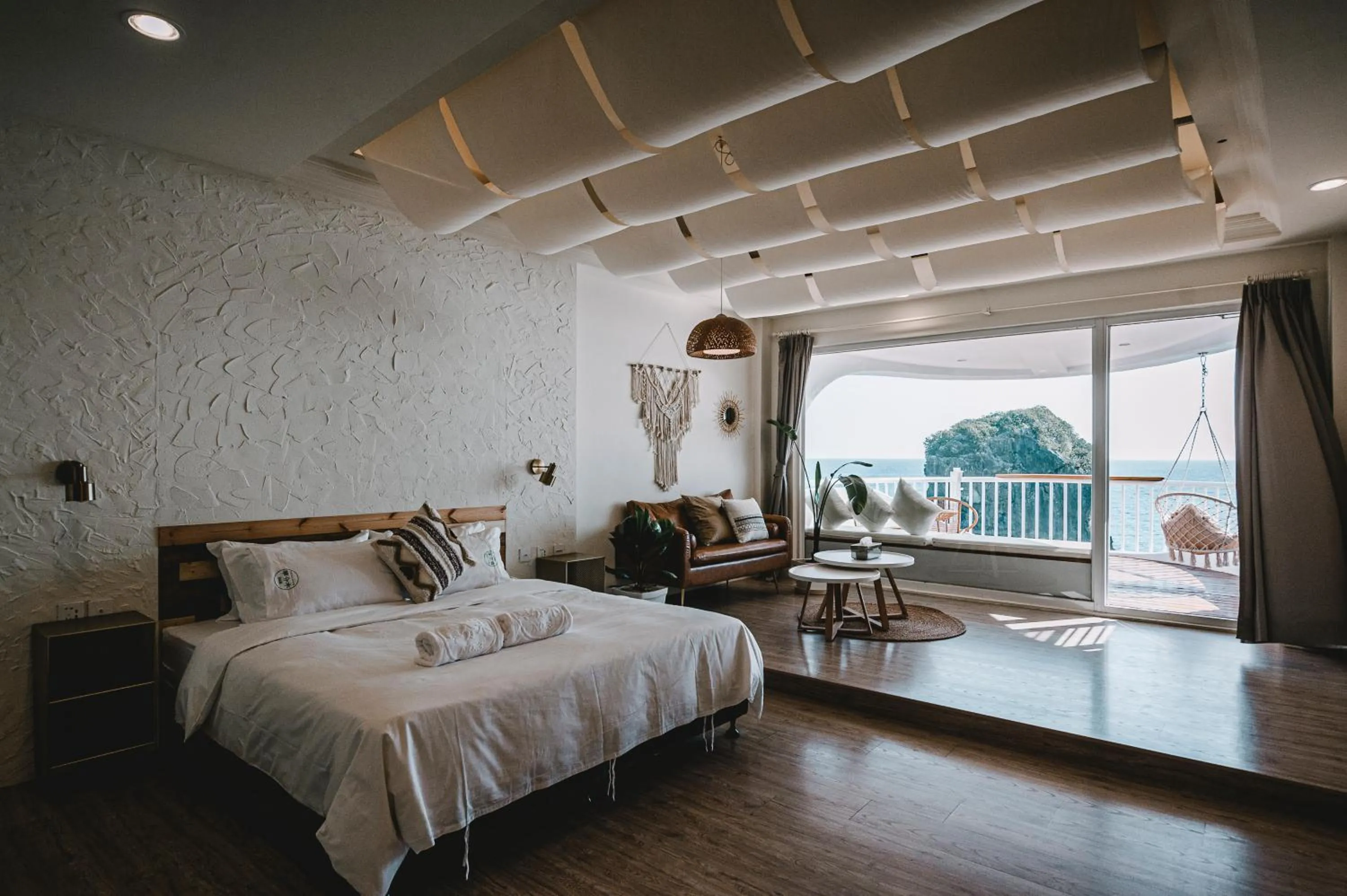 Bed in Yellow's Kenting B&B II