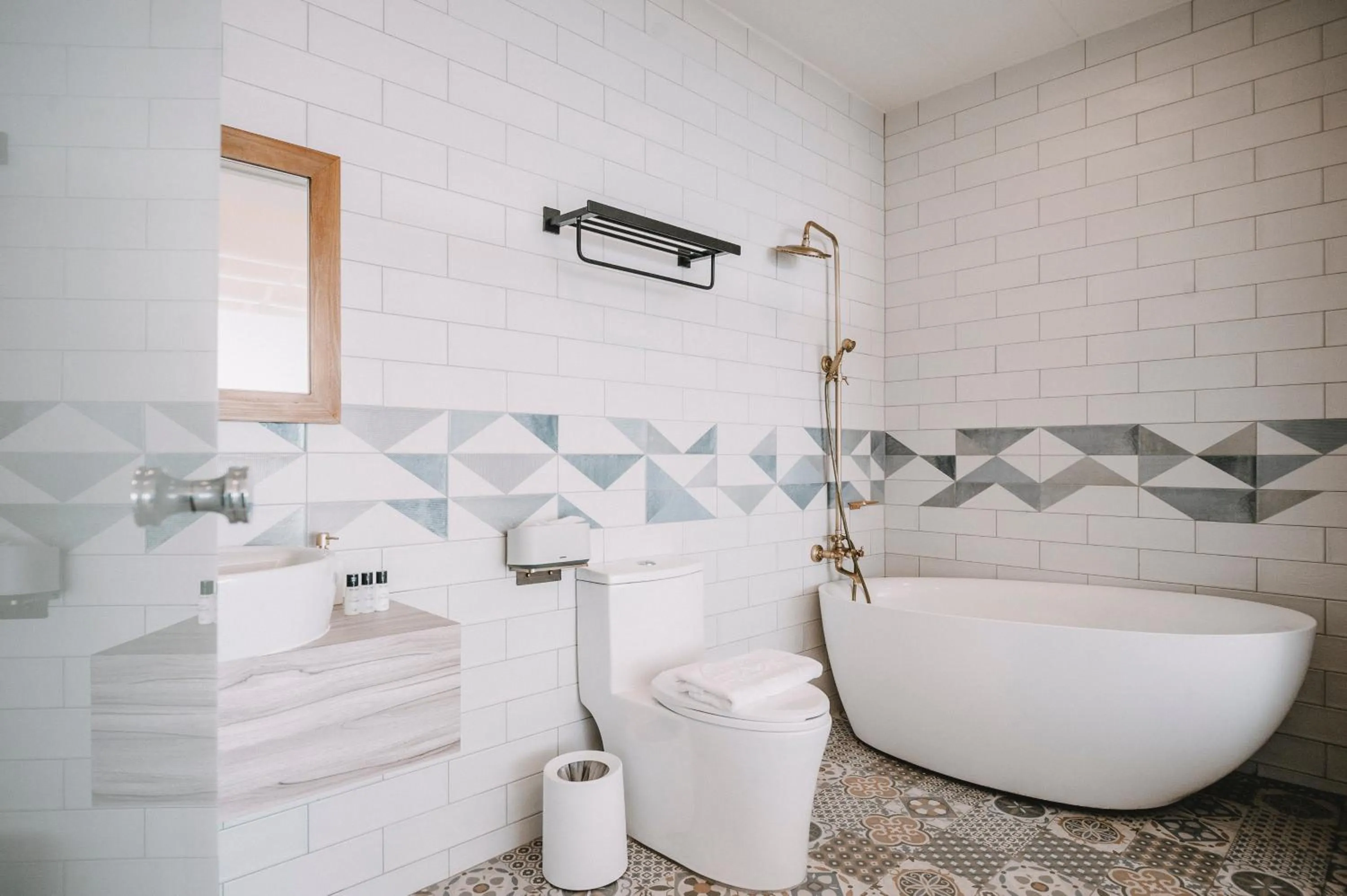 Shower in Yellow's Kenting B&B II