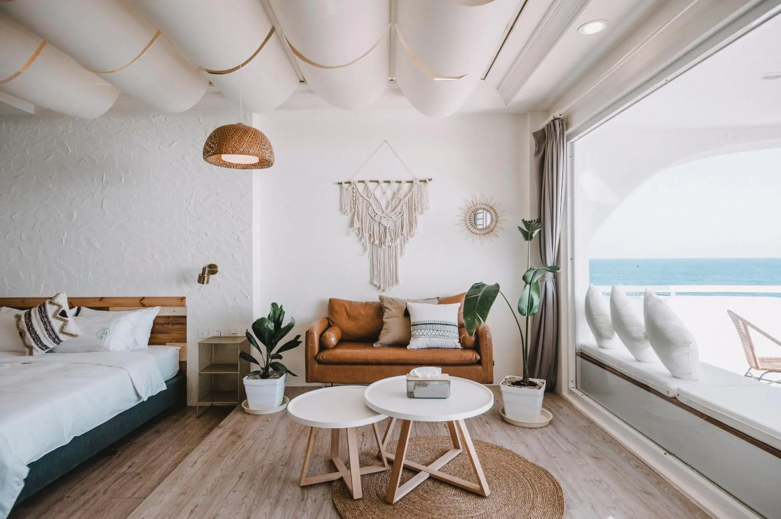 Deluxe Double Room with Balcony and Sea View in Yellow's Kenting B&B II Deluxe Double Room with Balcony and Sea View in Yellow's Kenting B&B II