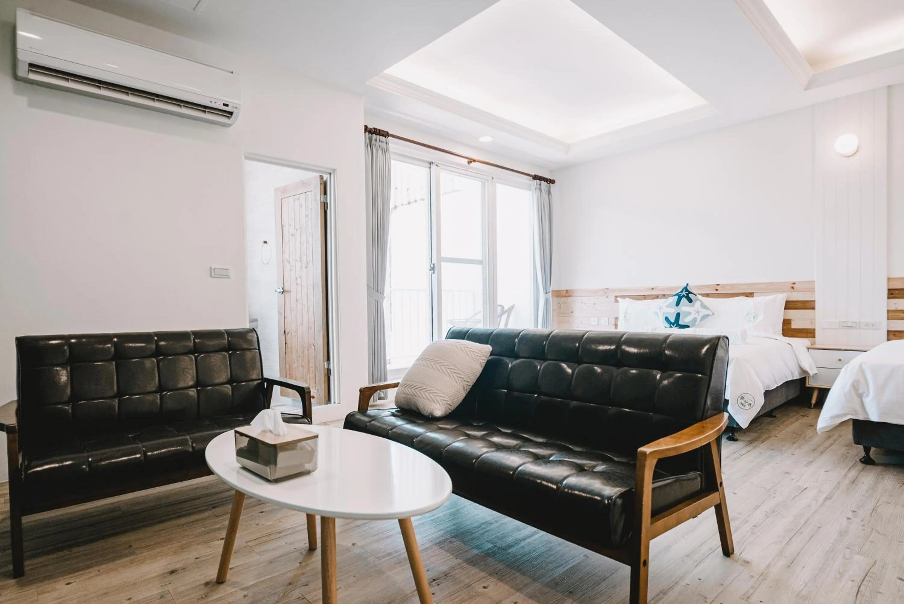 Bed in Yellow's Kenting B&B II