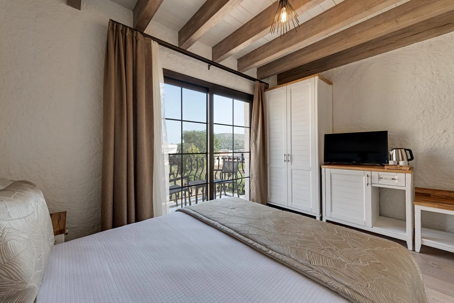 Bed in Atrium Taş Otel