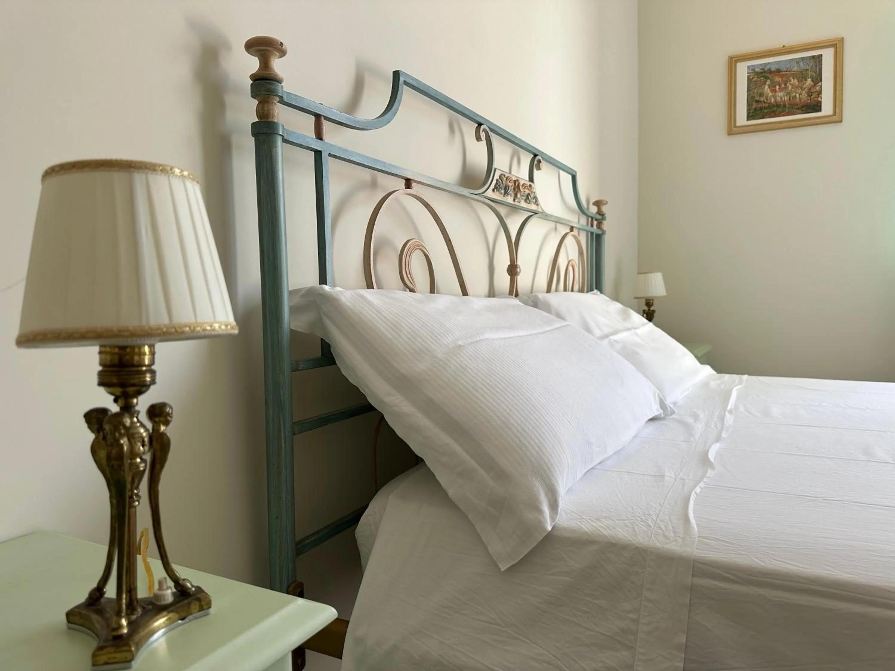 furniture, Bed in B&B Bee