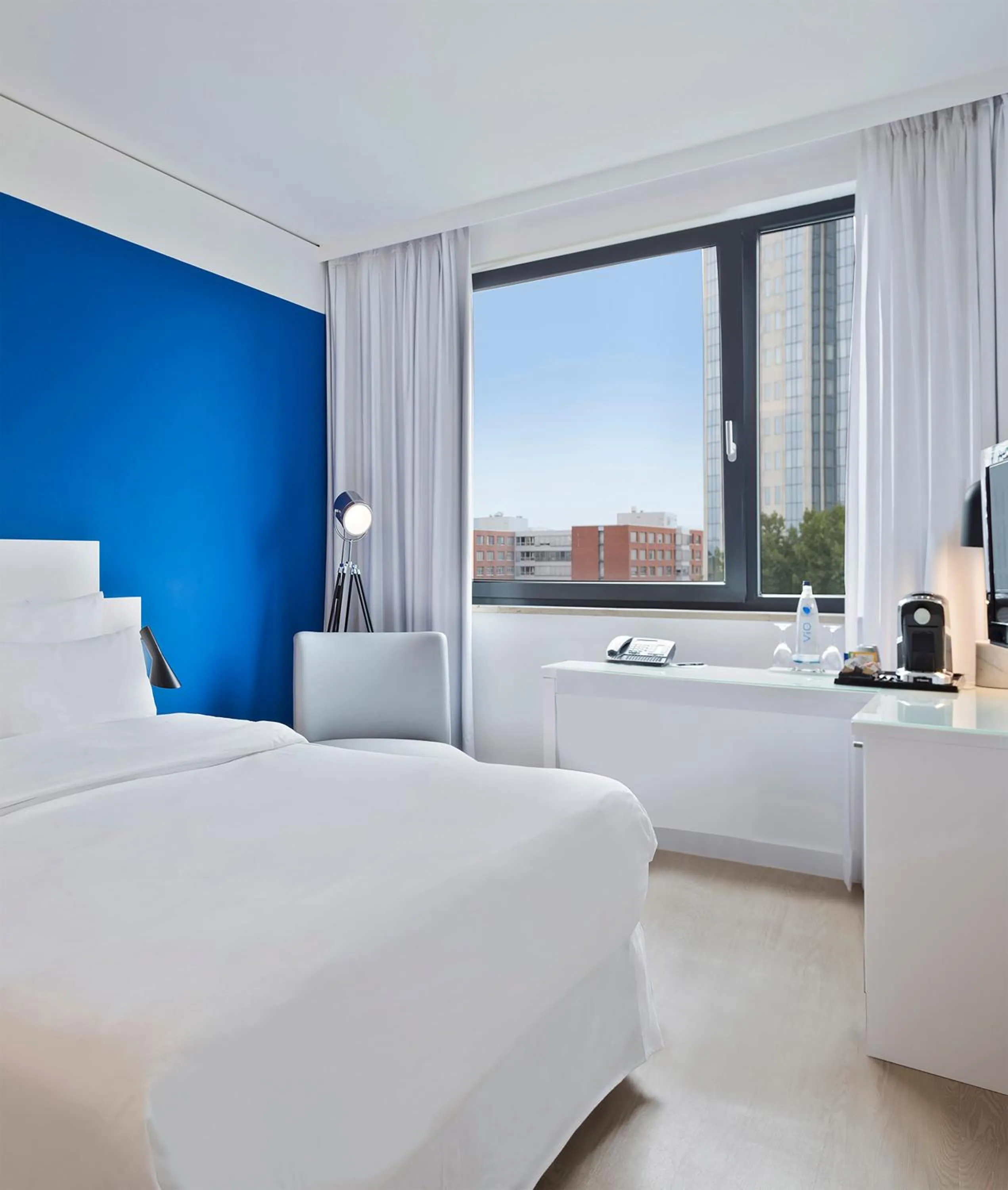 Property building, Bed in Hotel Frankfurt Messe Affiliated by Meliá