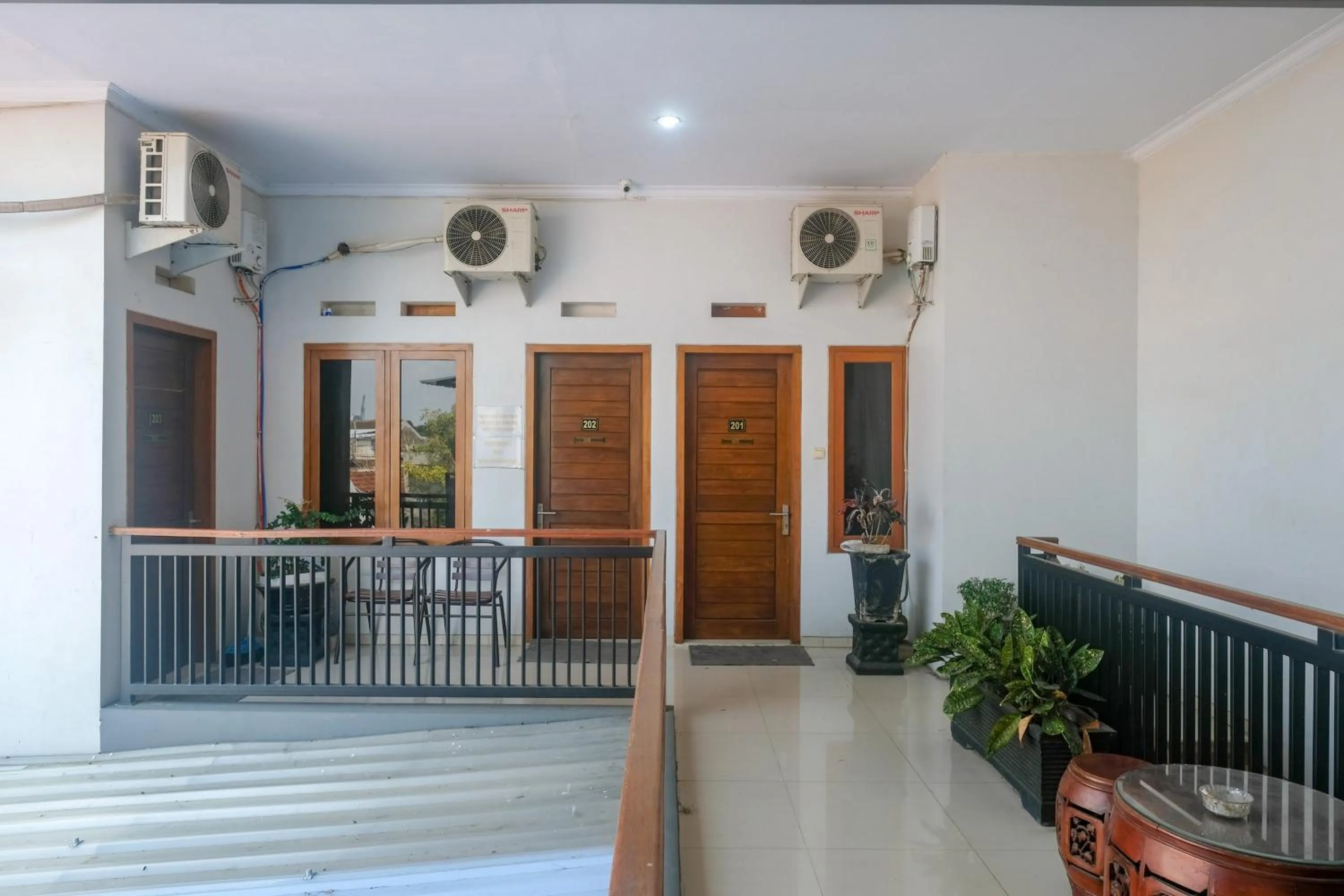 Property building in RedDoorz @ Jalan Kedawung