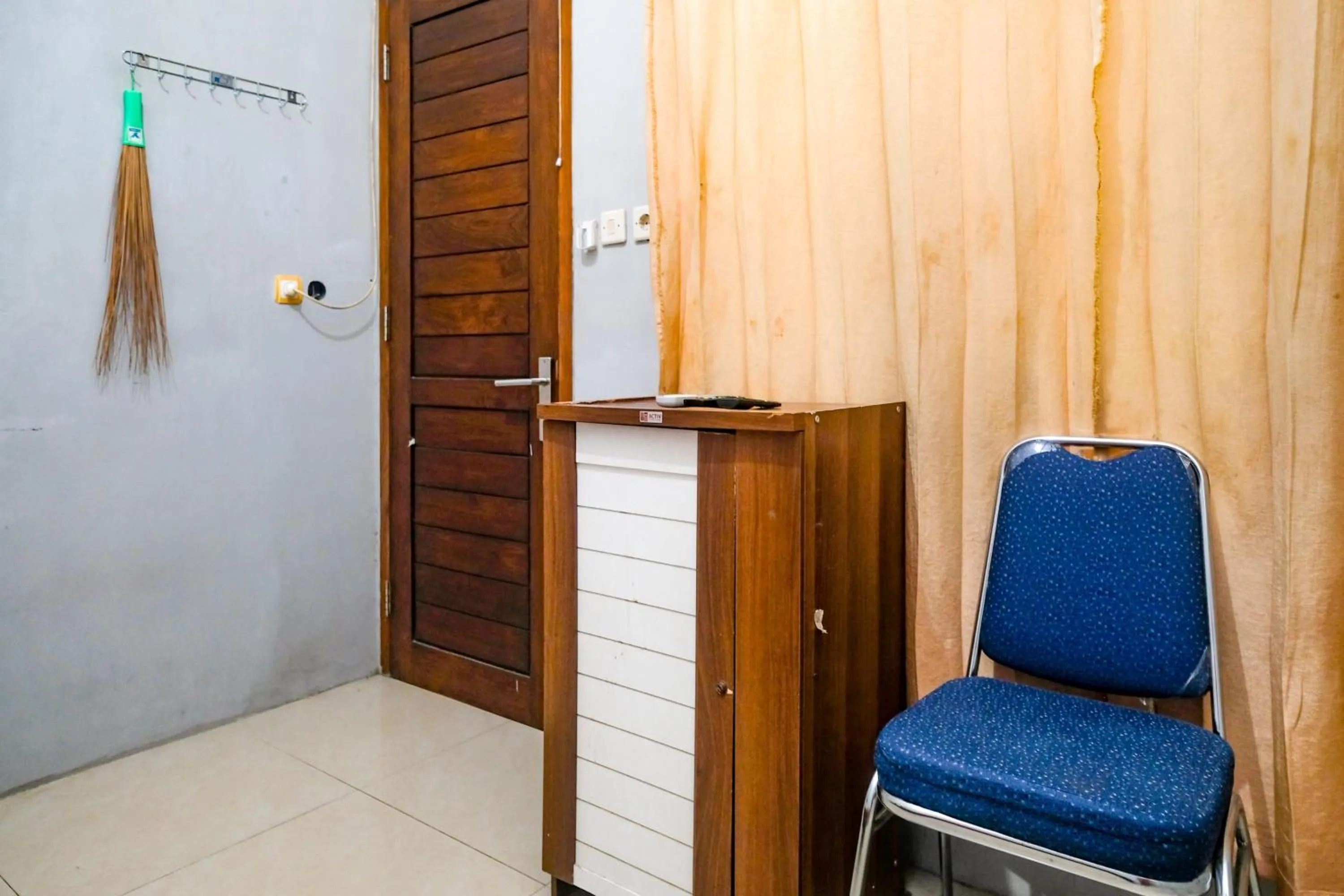 Property building in RedDoorz @ Jalan Kedawung