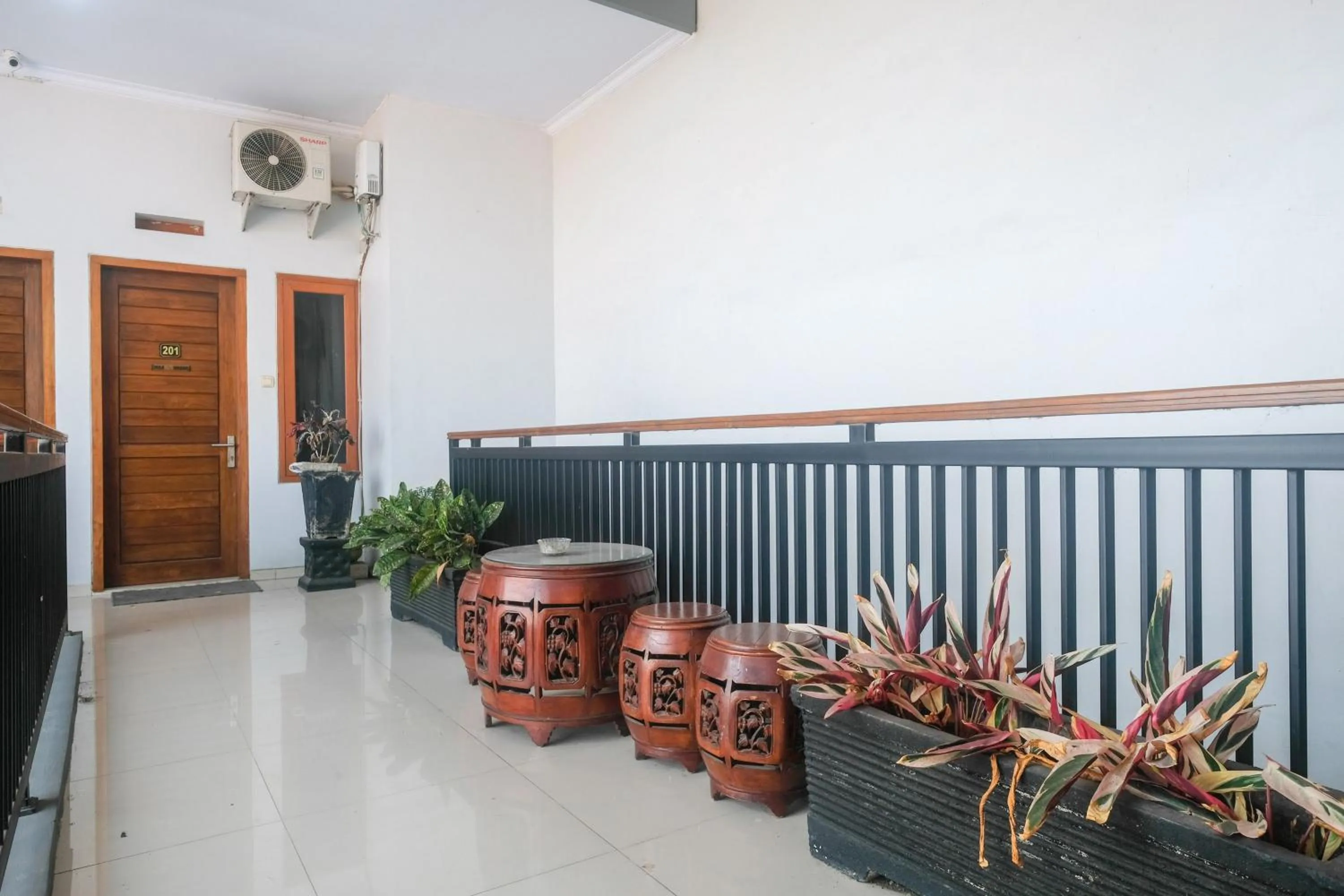 Property building in RedDoorz @ Jalan Kedawung