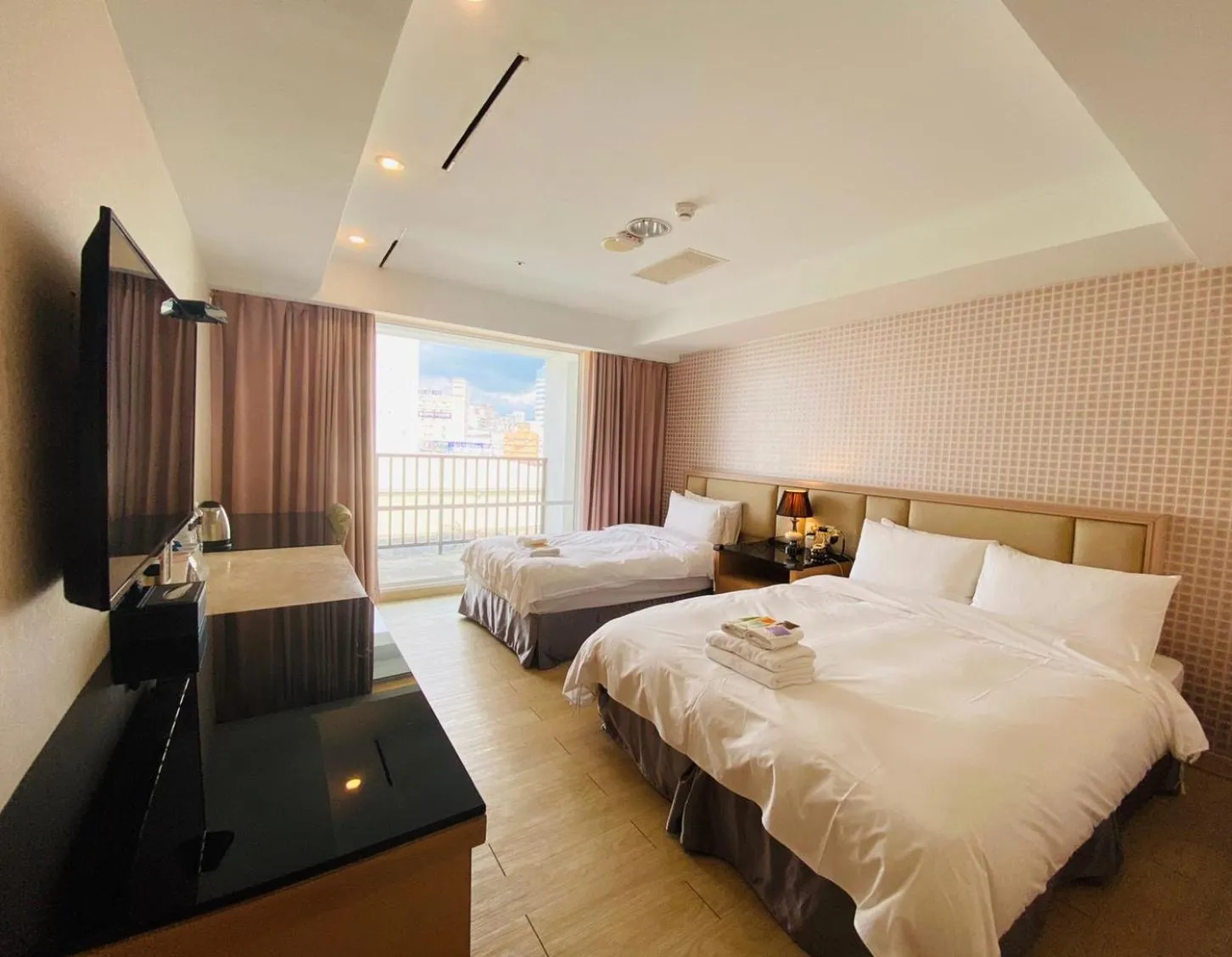 Bed in Taichung EnrichLife Hotel