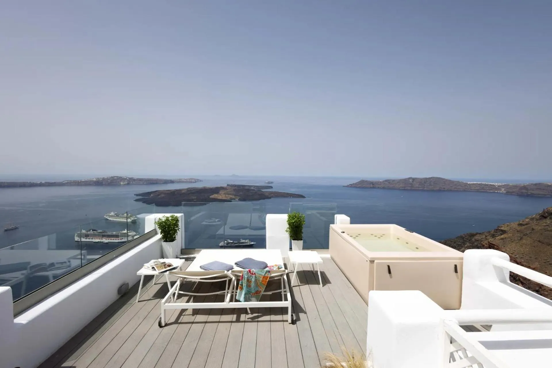 Hot Tub in Aeifos Boutique Hotel