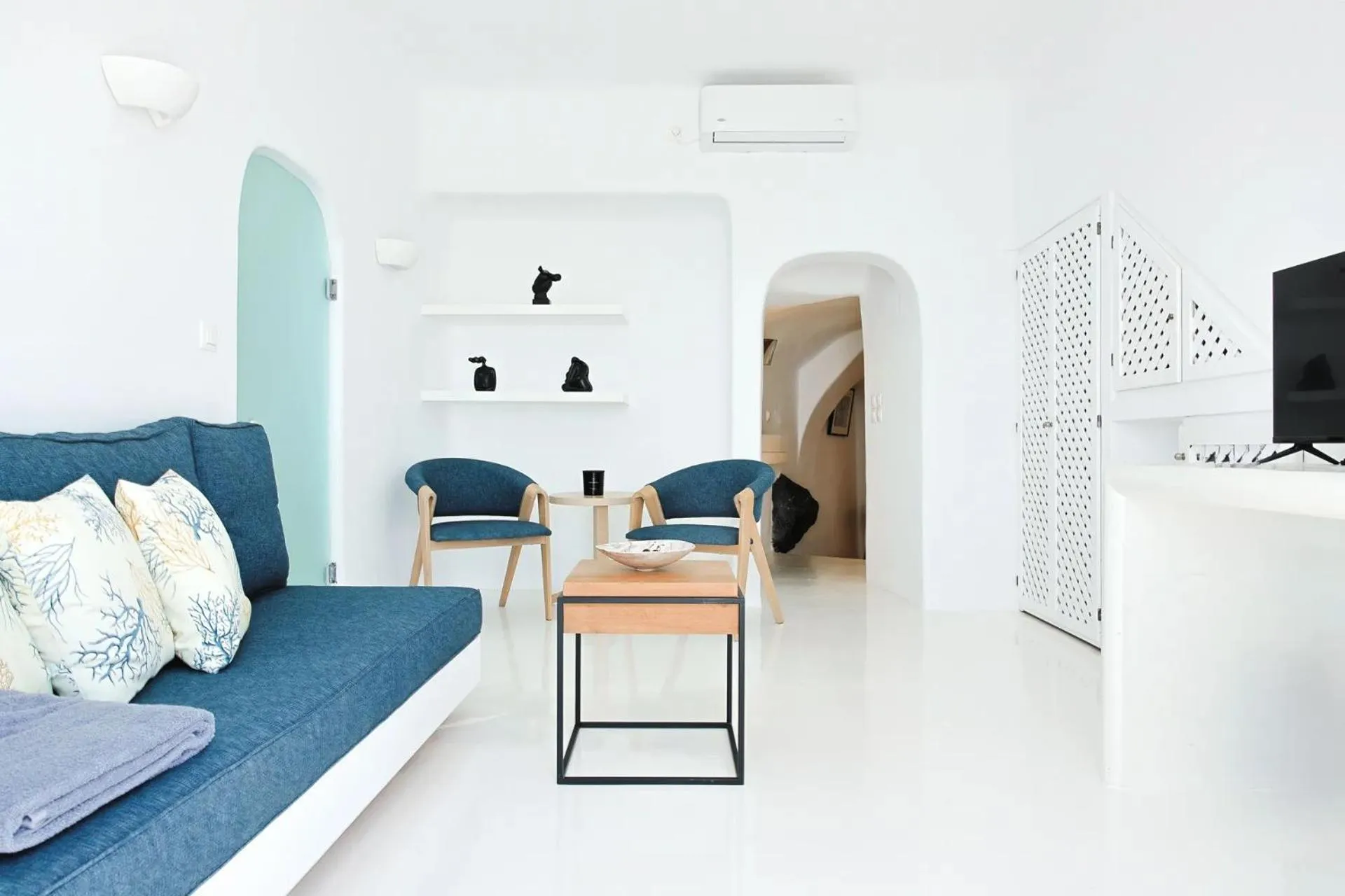 Living room, Bed in Aeifos Boutique Hotel