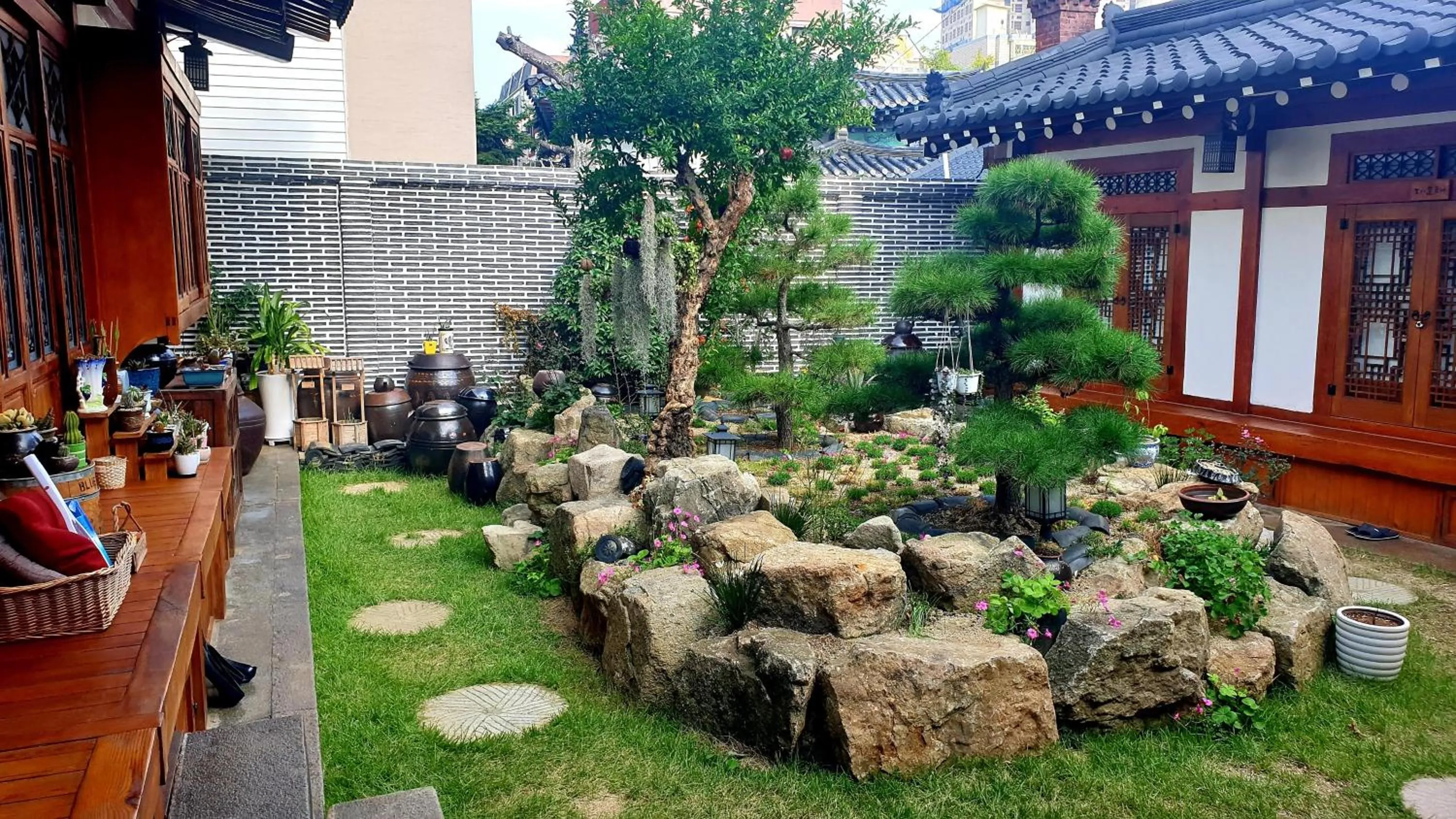 Garden in Hanok1957