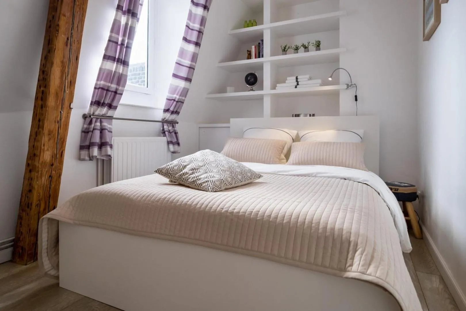 Bed in 2 bedroom apartment in the heart of the old town