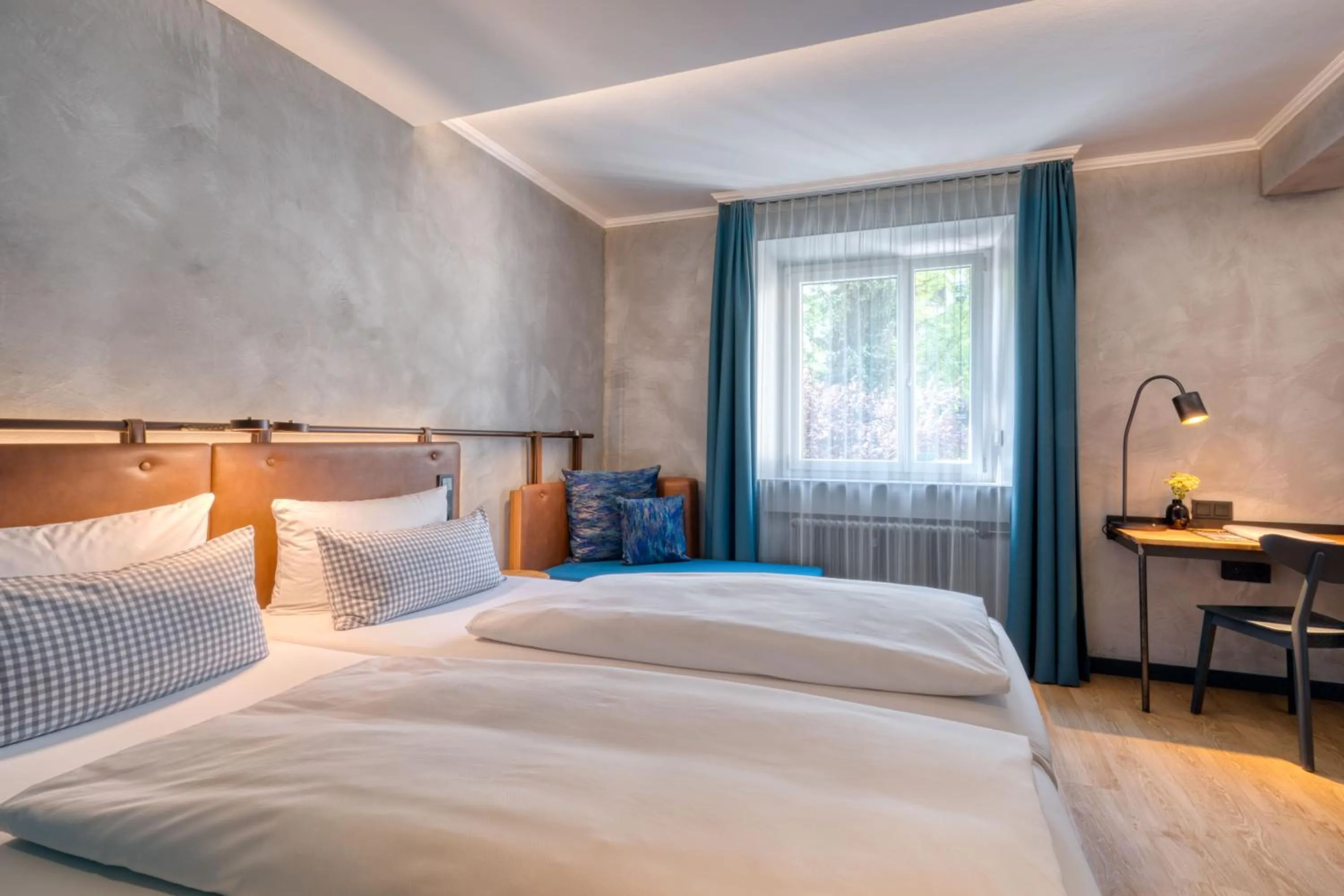 Photo of the whole room, Bed in Unsöld's Factory Hotel