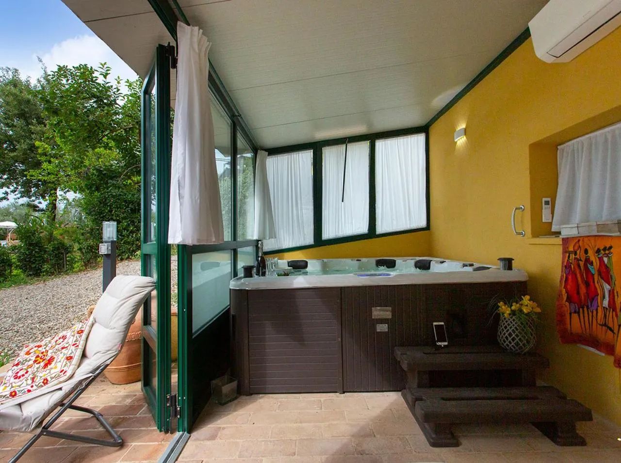 Hot Tub in Villa Santa Chiara