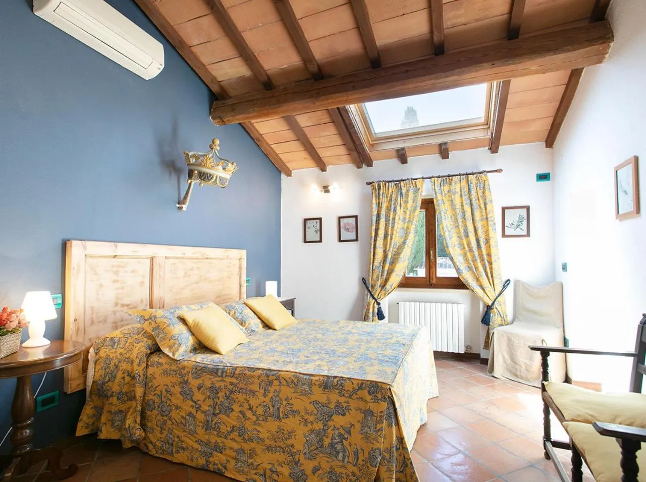 Bedroom, Bed in Villa Santa Chiara