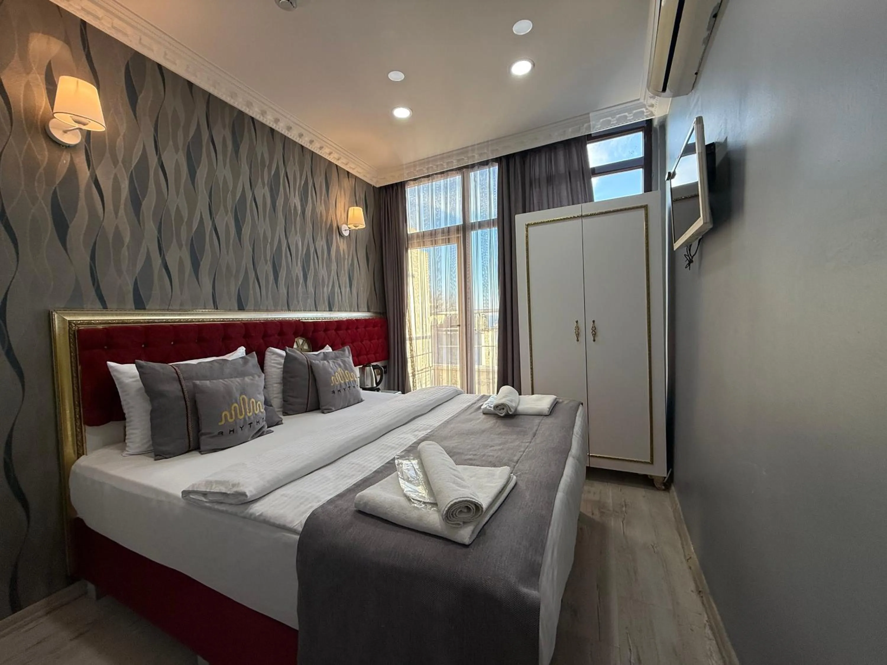 TV and multimedia, Bed in RHYTHM HOTEL