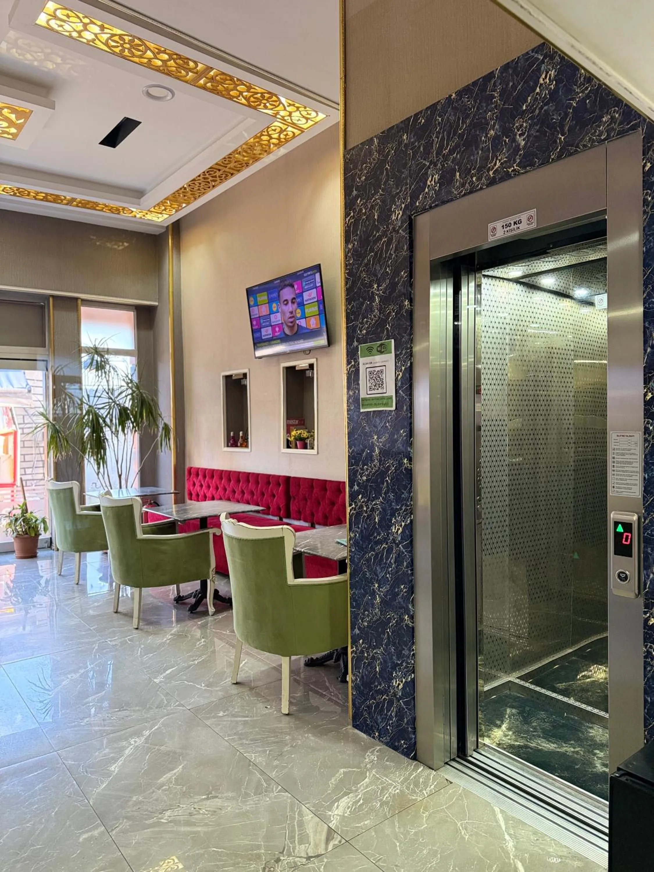 elevator in RHYTHM HOTEL