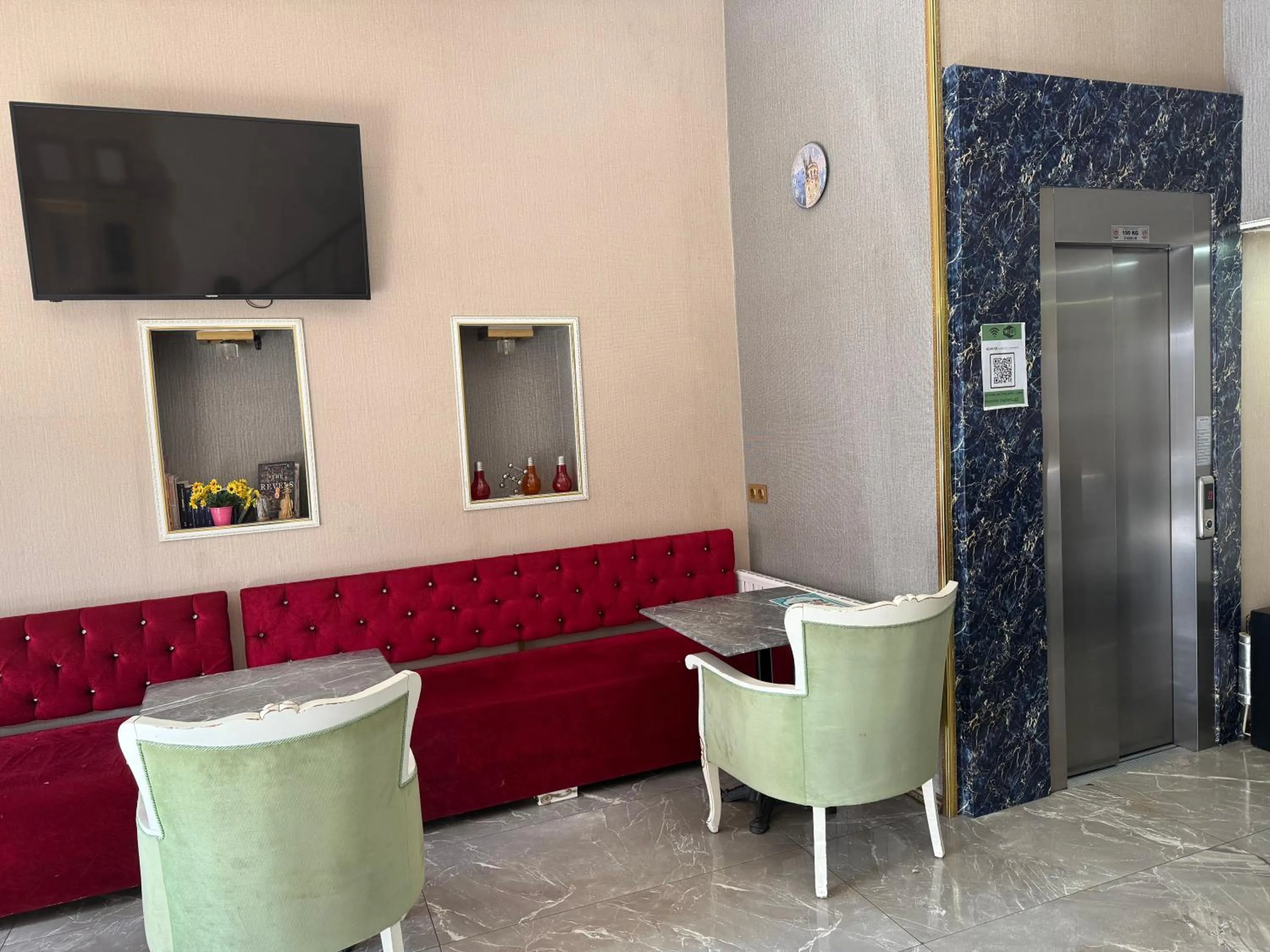 elevator in RHYTHM HOTEL