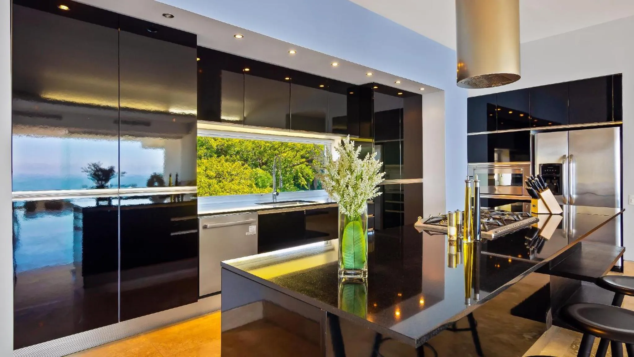 Kitchen or kitchenette in AVALON - 1002 Amapas Bay Bliss with Private Pool