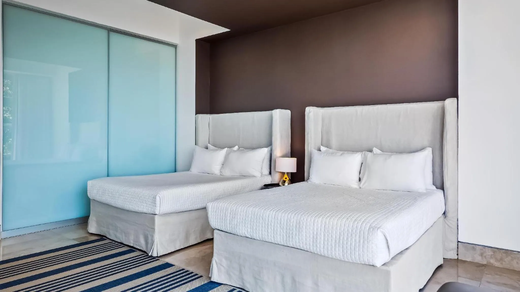 Bedroom, Bed in Avalon - 401 Luxury & Breathtaking Sunset Views