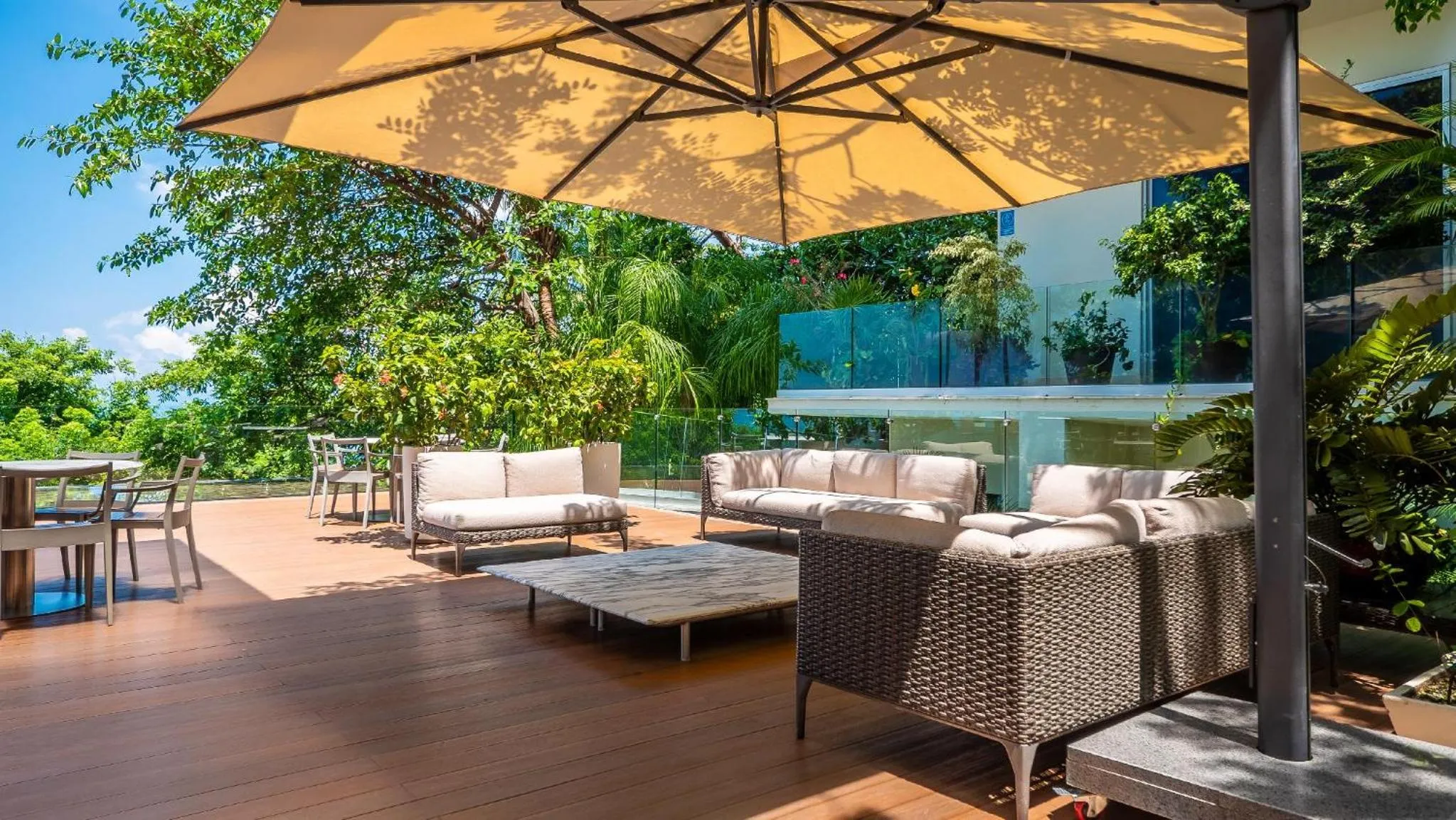 Seating area in Avalon - 401 Luxury & Breathtaking Sunset Views