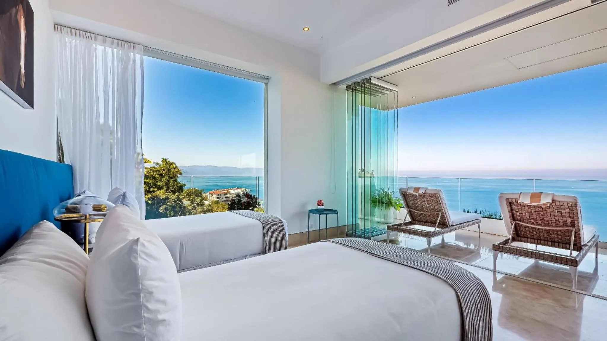 Bedroom in Avalon - 401 Luxury & Breathtaking Sunset Views